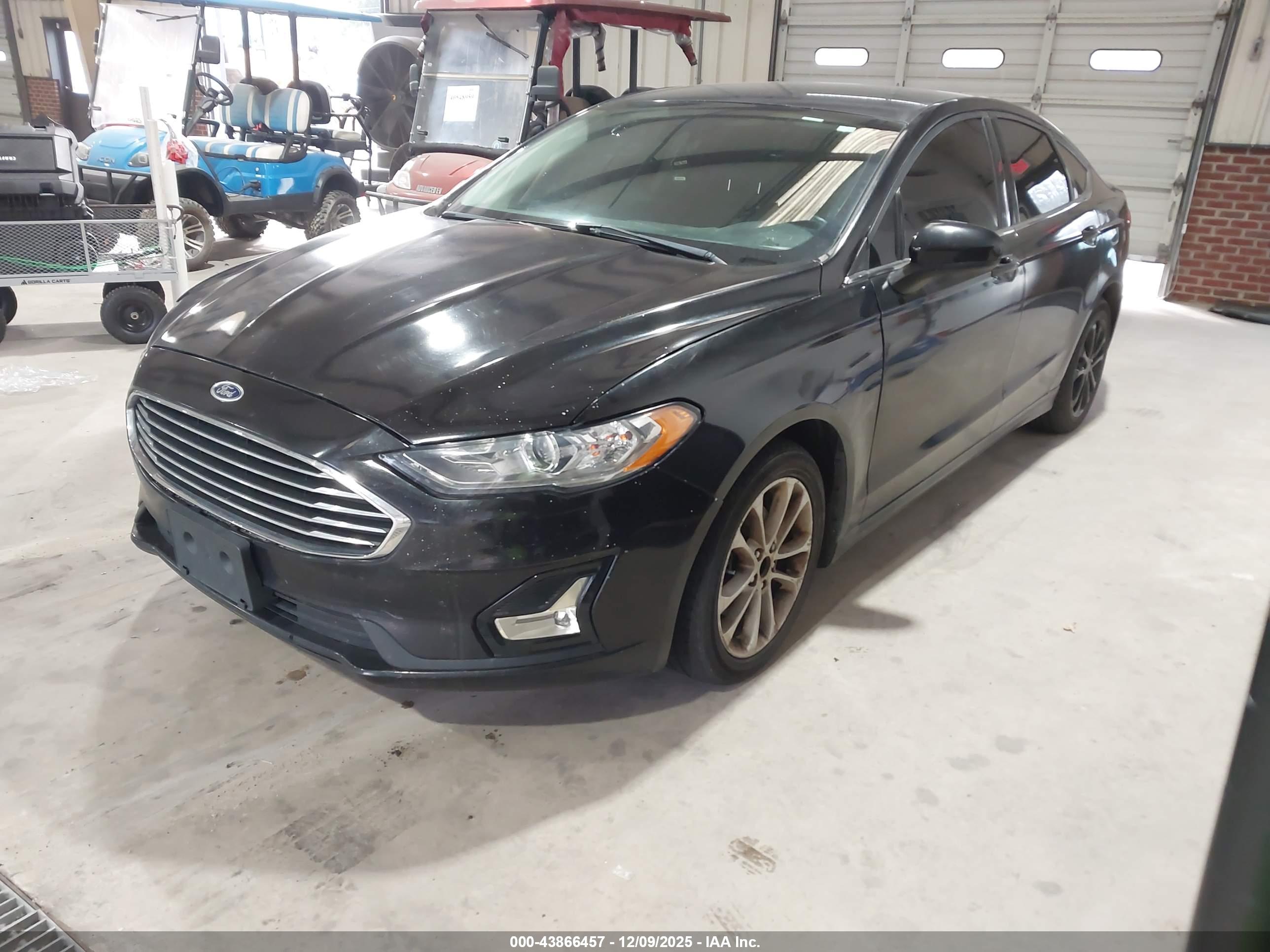FORD FUSION image 2