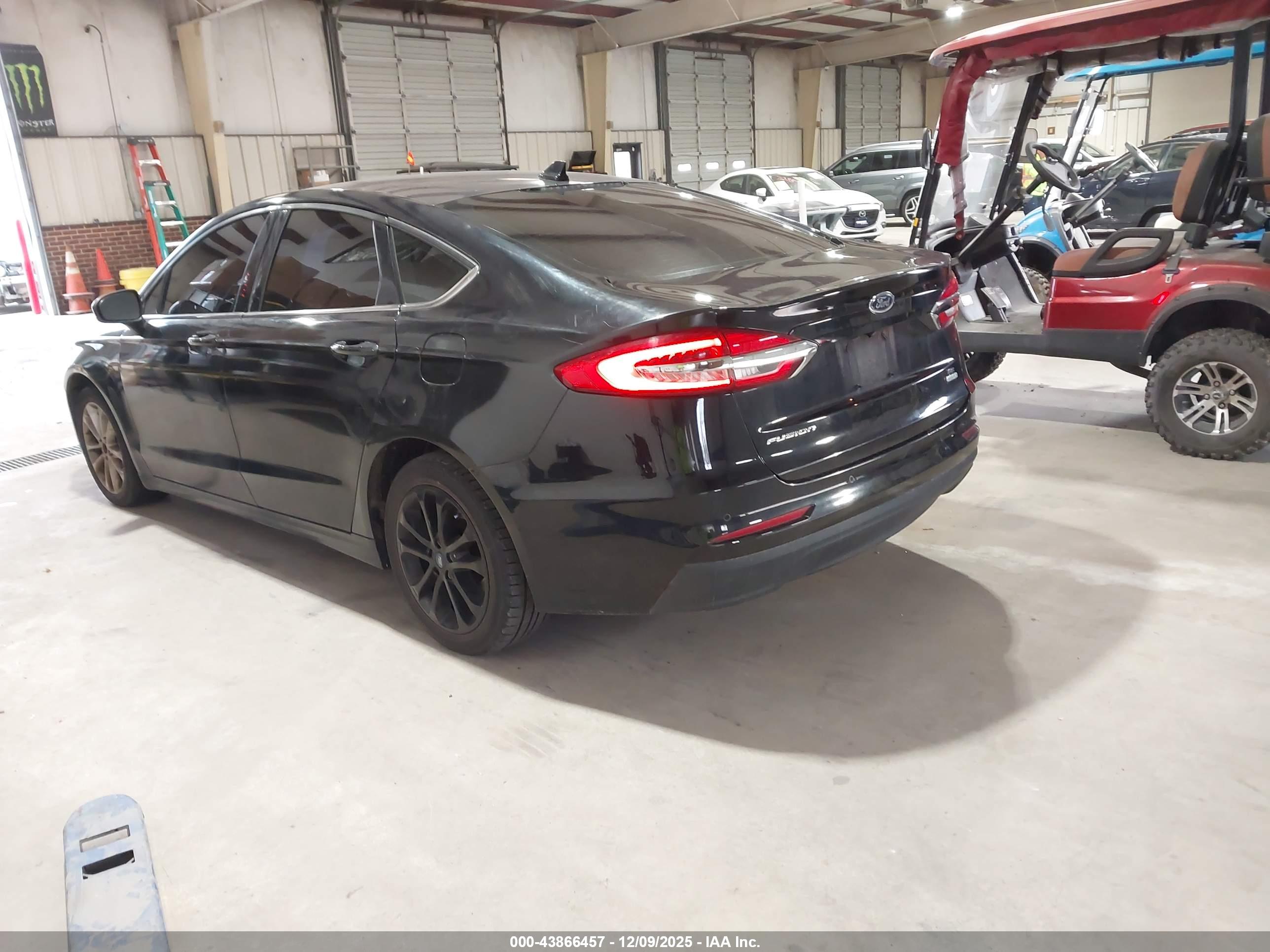 FORD FUSION image 3