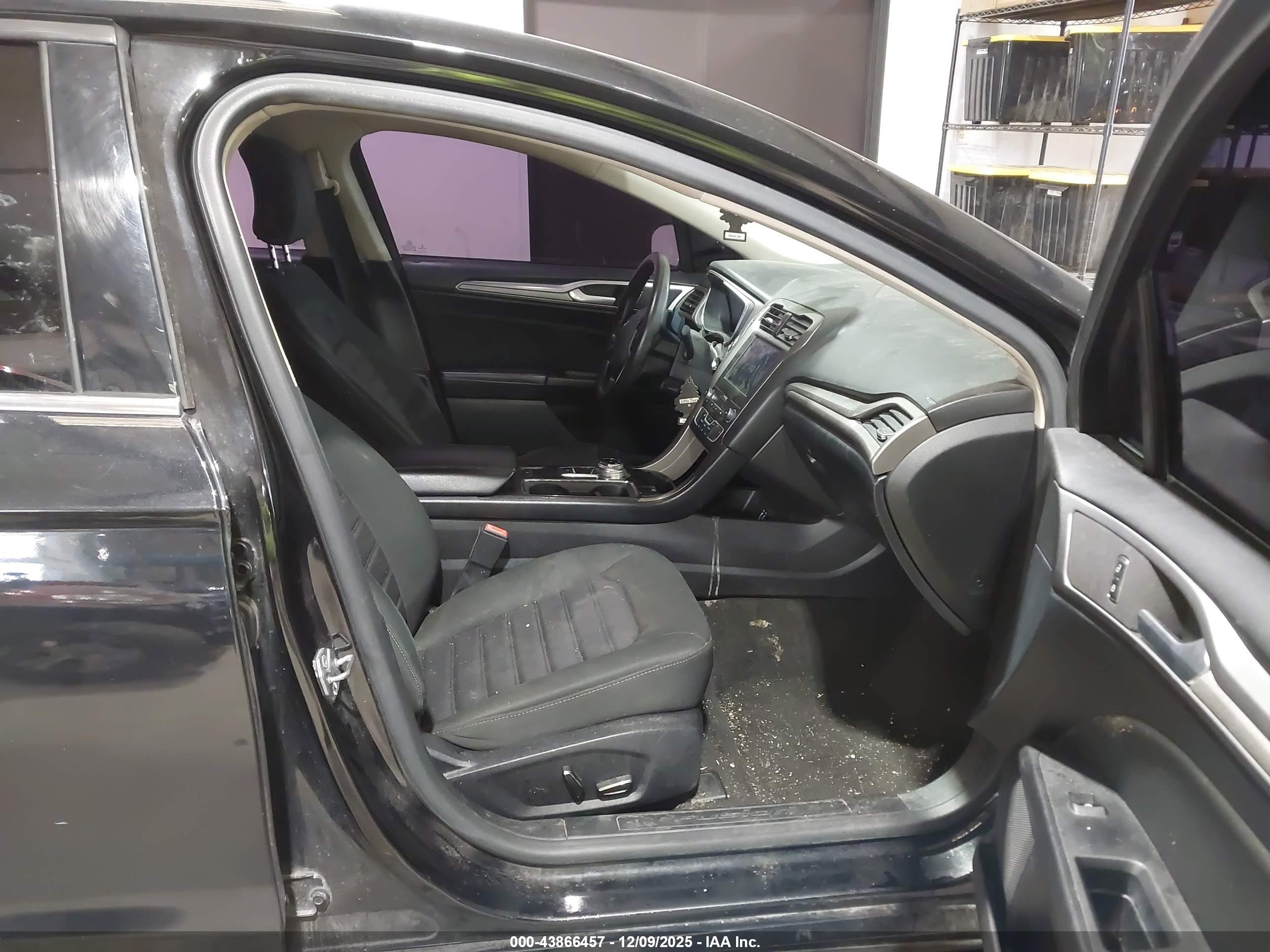 FORD FUSION image 5