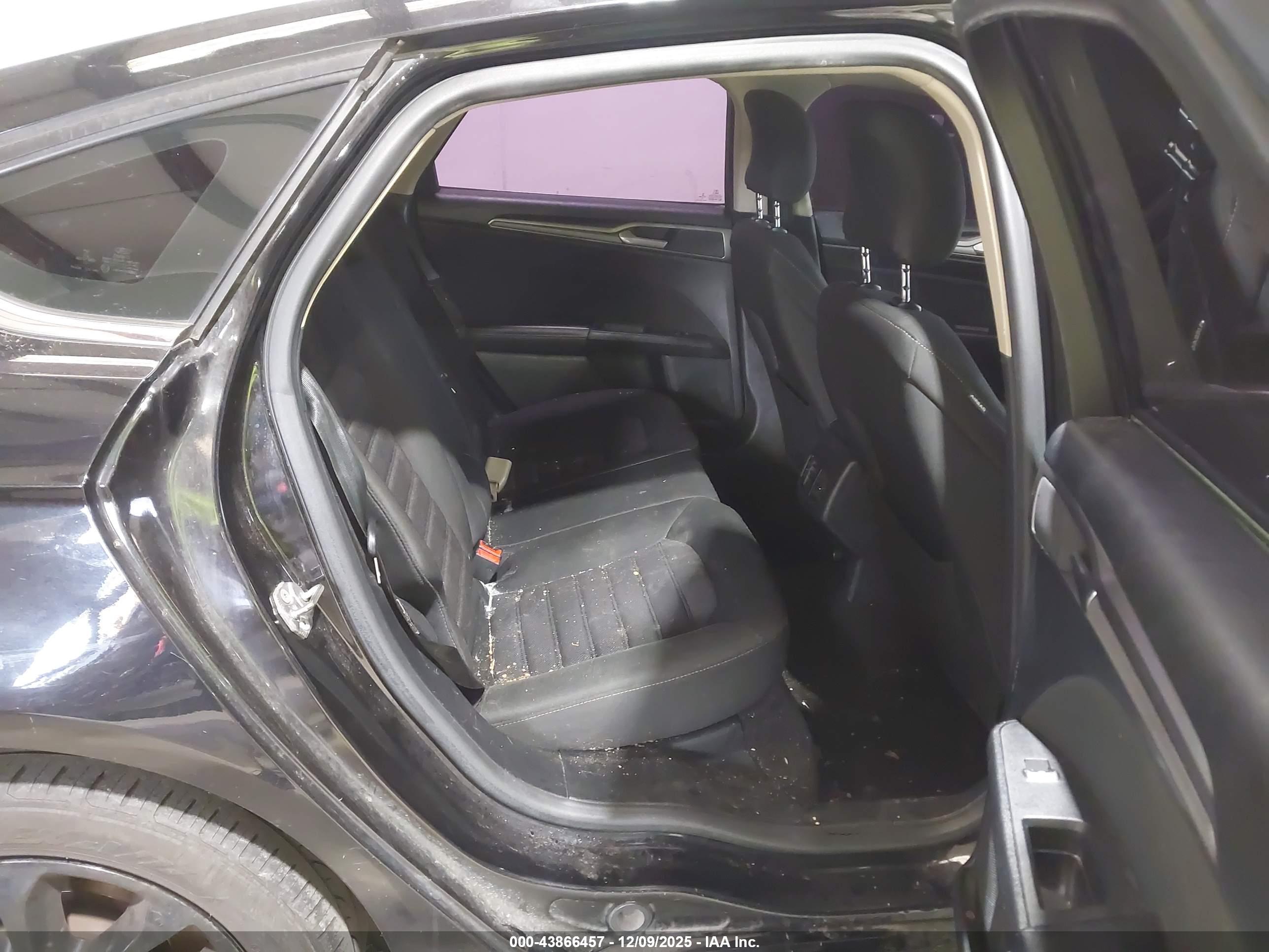 FORD FUSION image 8