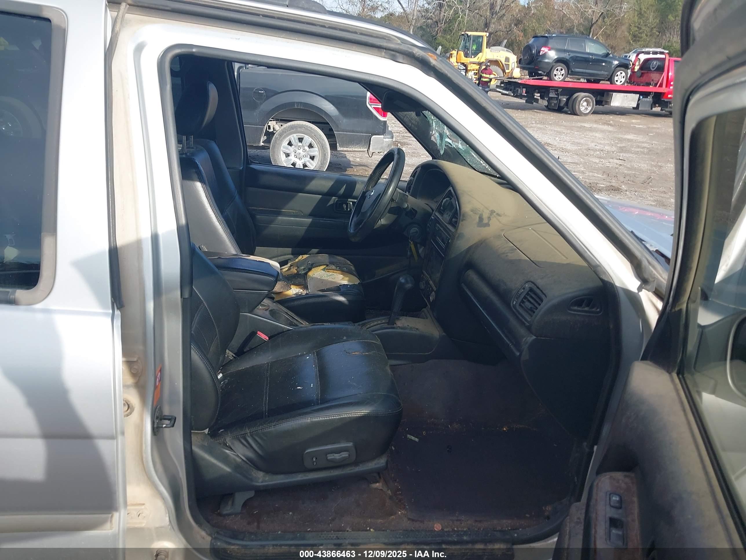 NISSAN PATHFINDER image 5