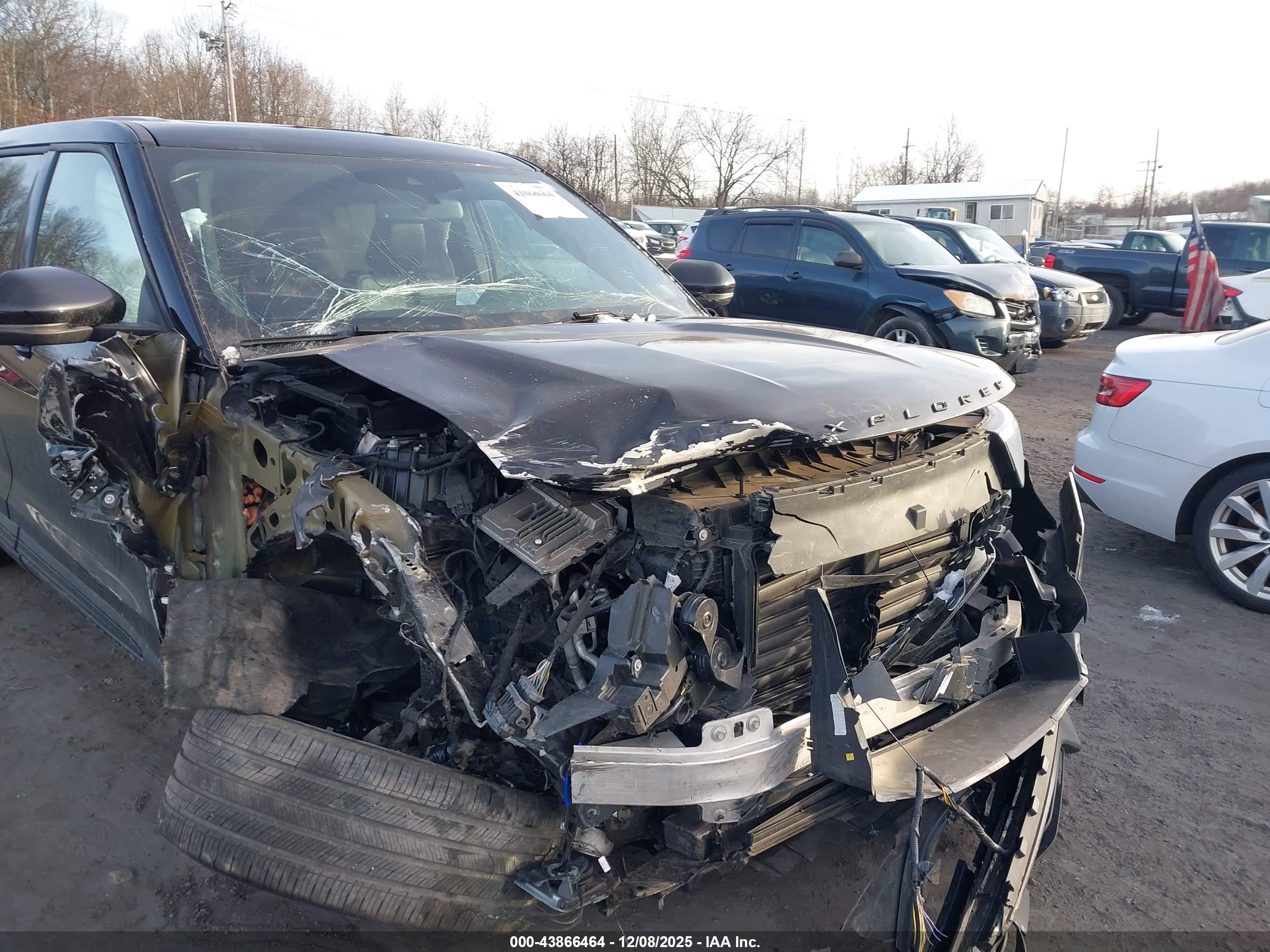 FORD EXPLORER image 6