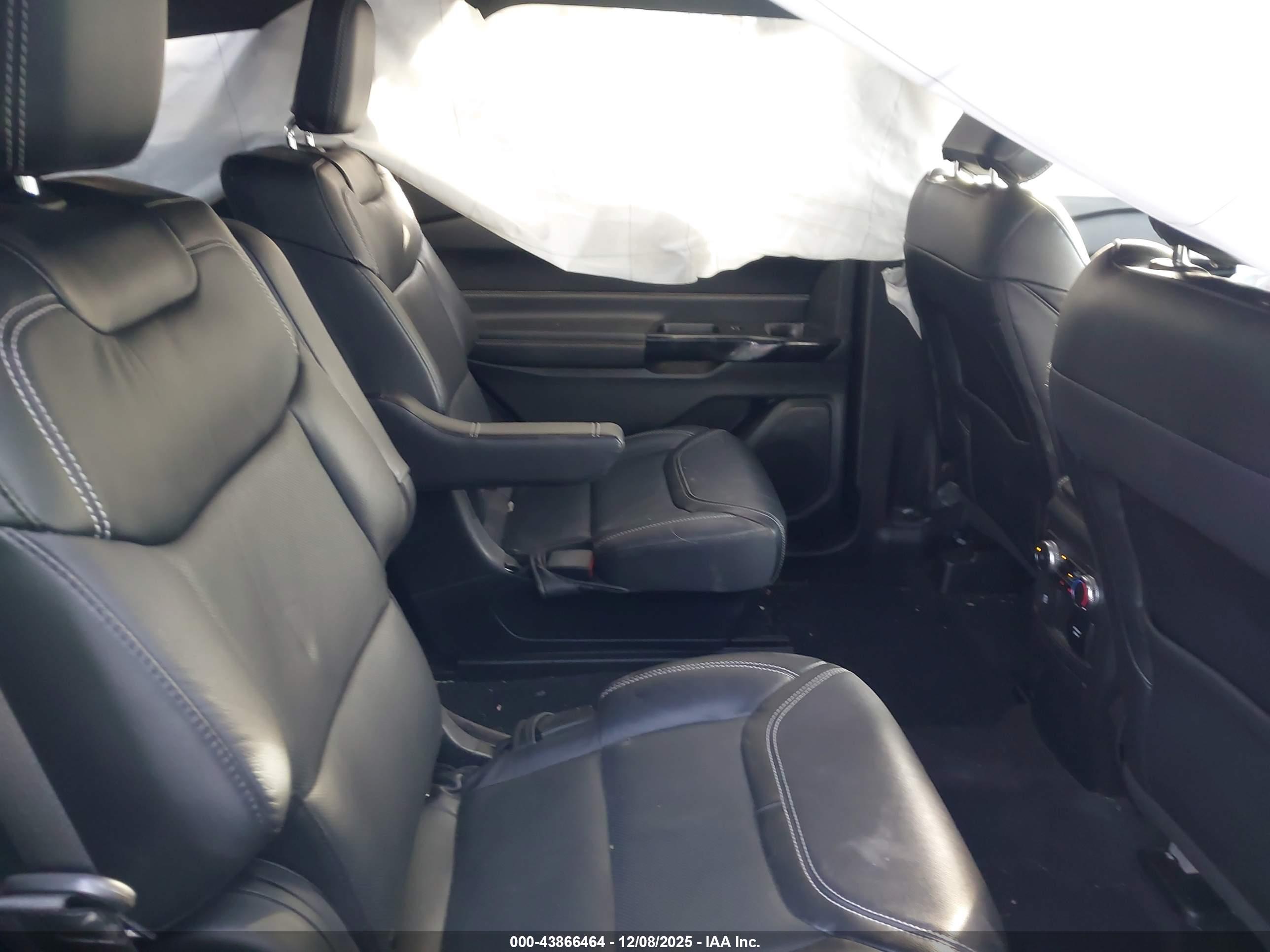 FORD EXPLORER image 8