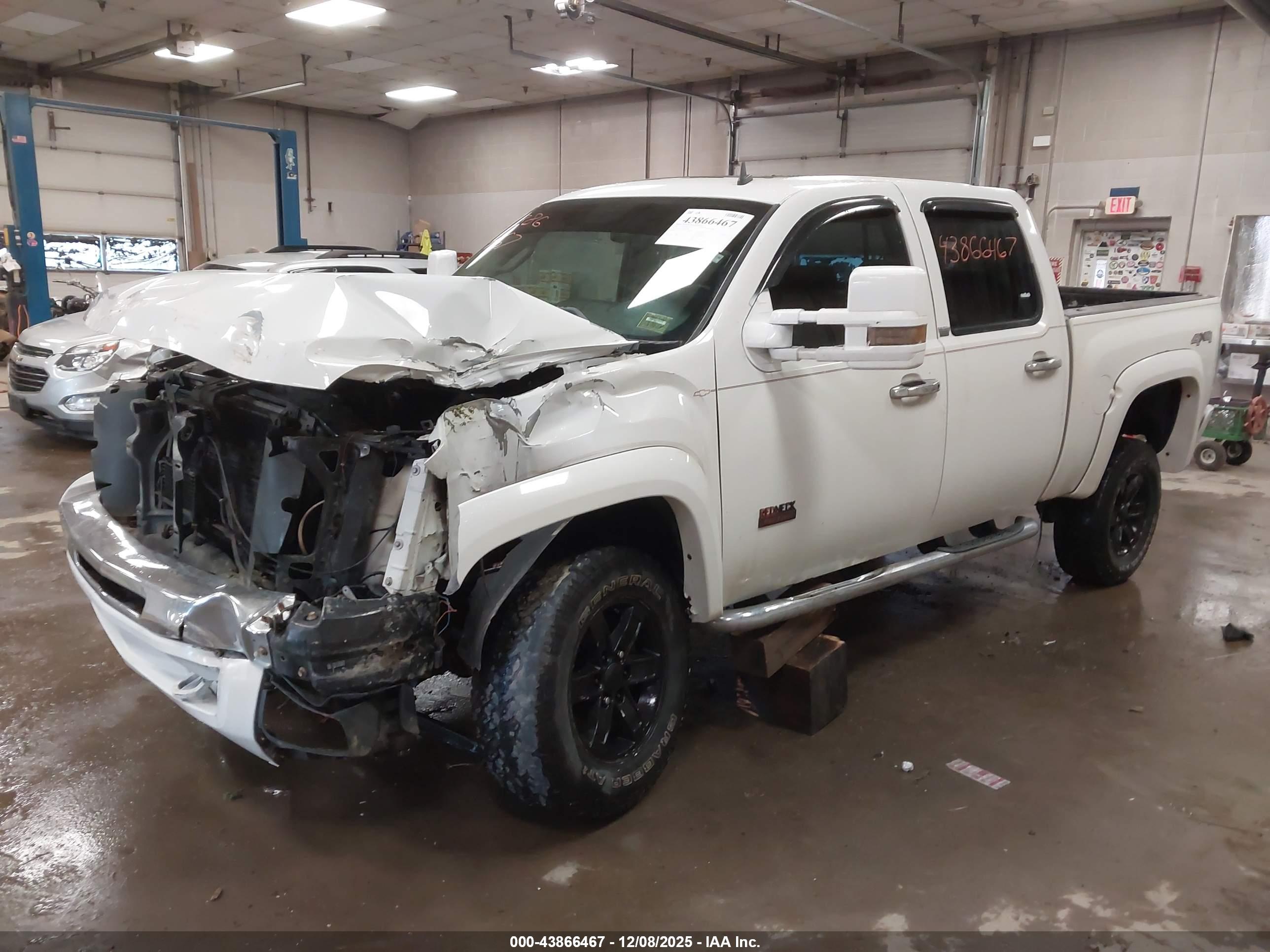 CHEVROLET SILVERADO image 2