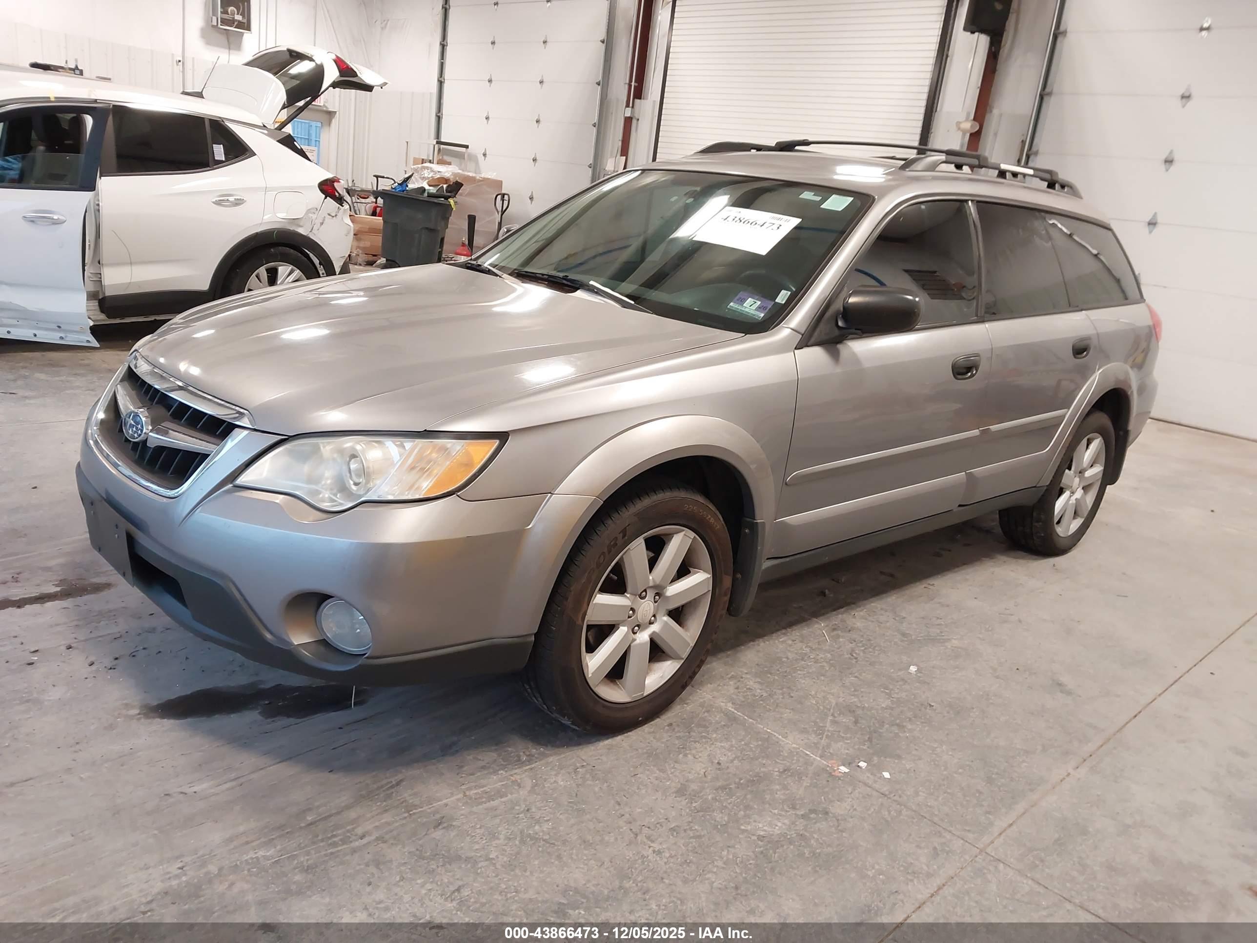 SUBARU OUTBACK image 2
