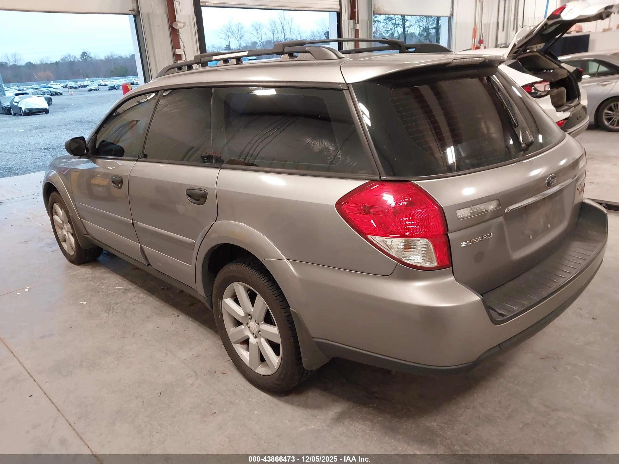 SUBARU OUTBACK image 3