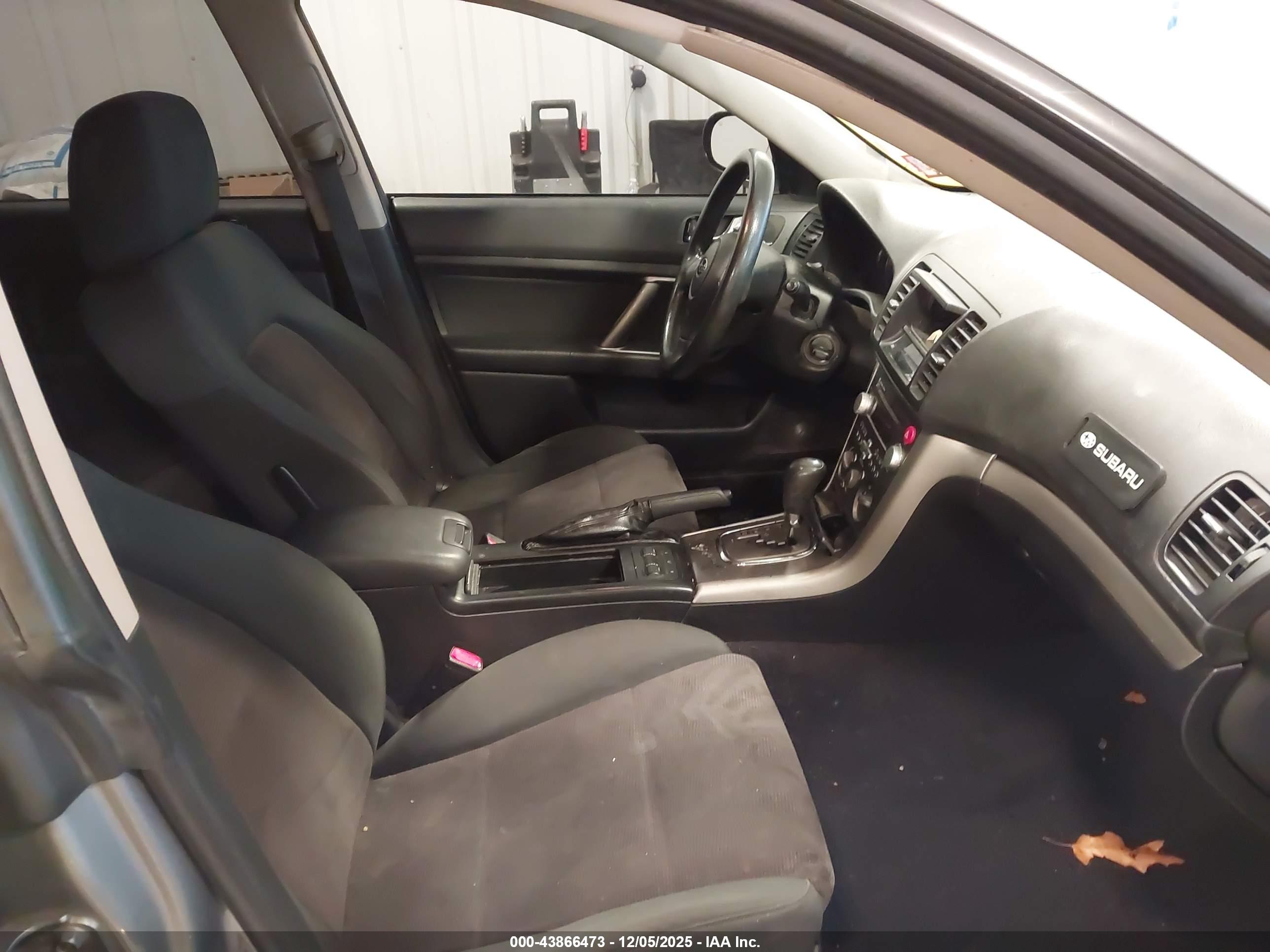 SUBARU OUTBACK image 5