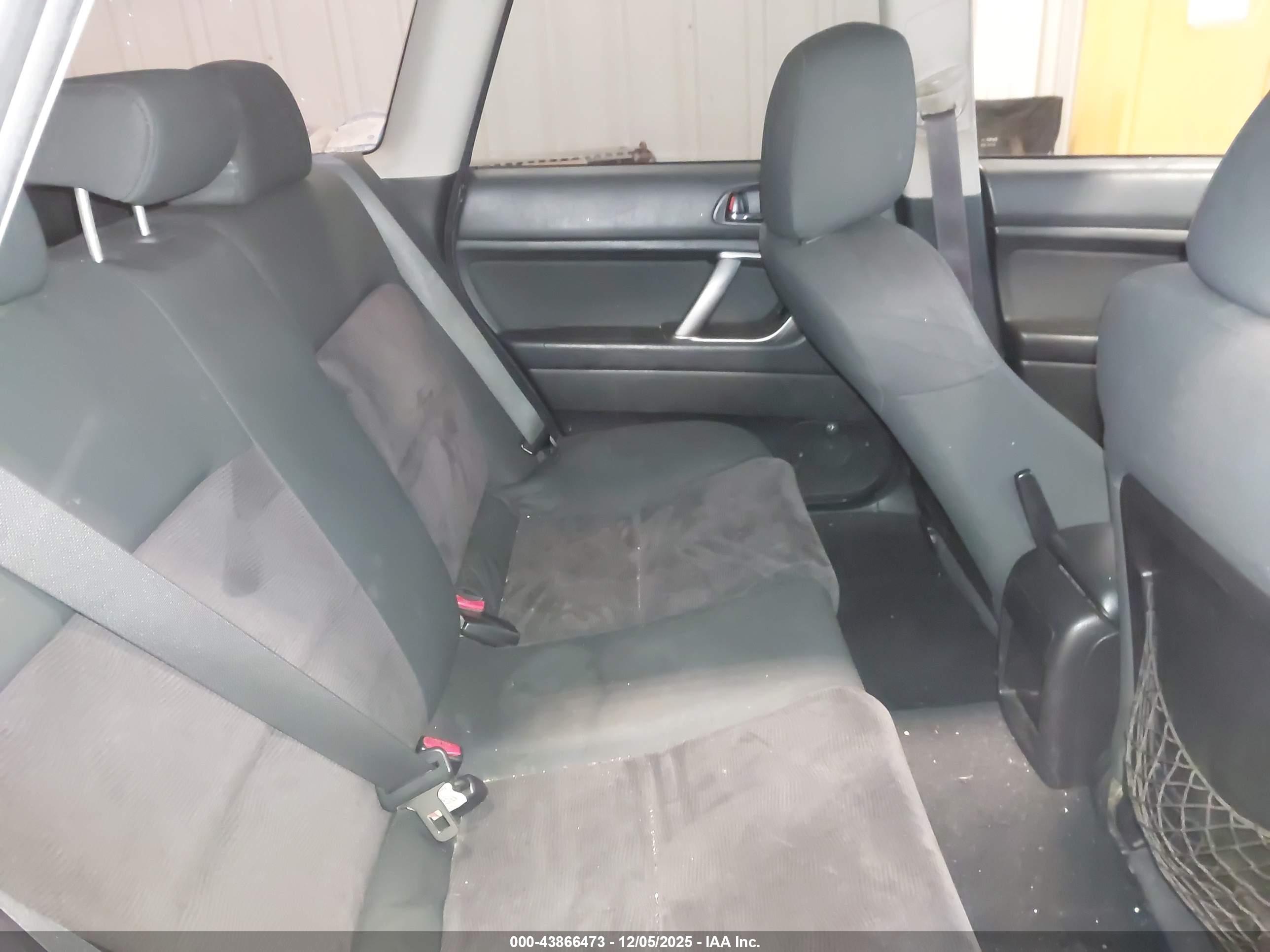 SUBARU OUTBACK image 8