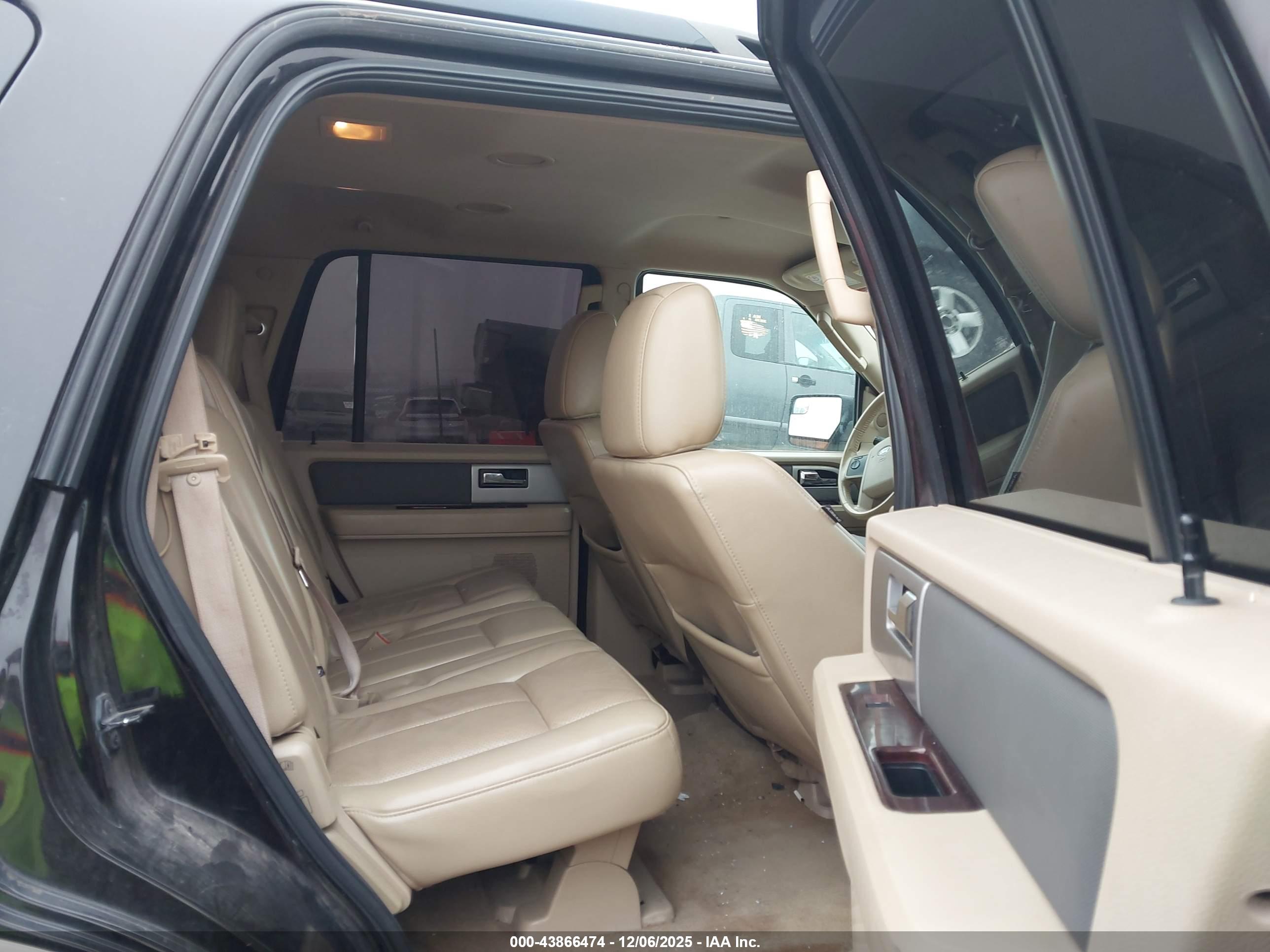FORD EXPEDITION image 8