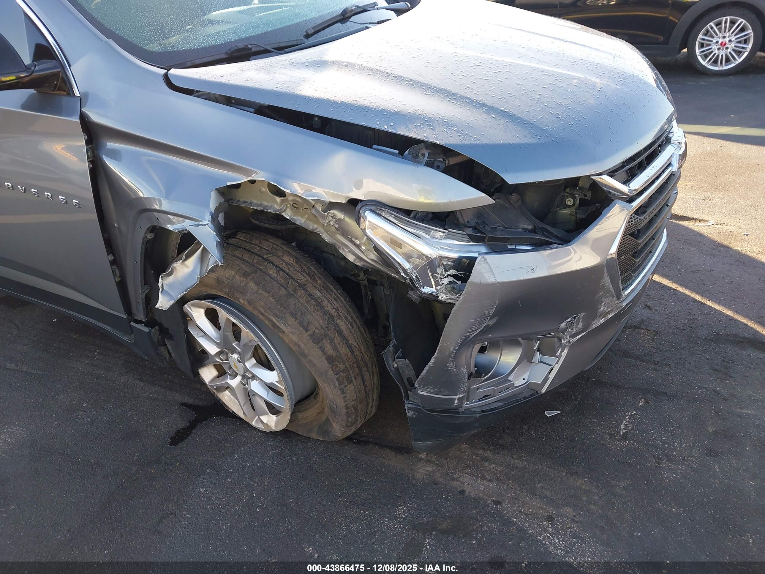 CHEVROLET TRAVERSE image 6
