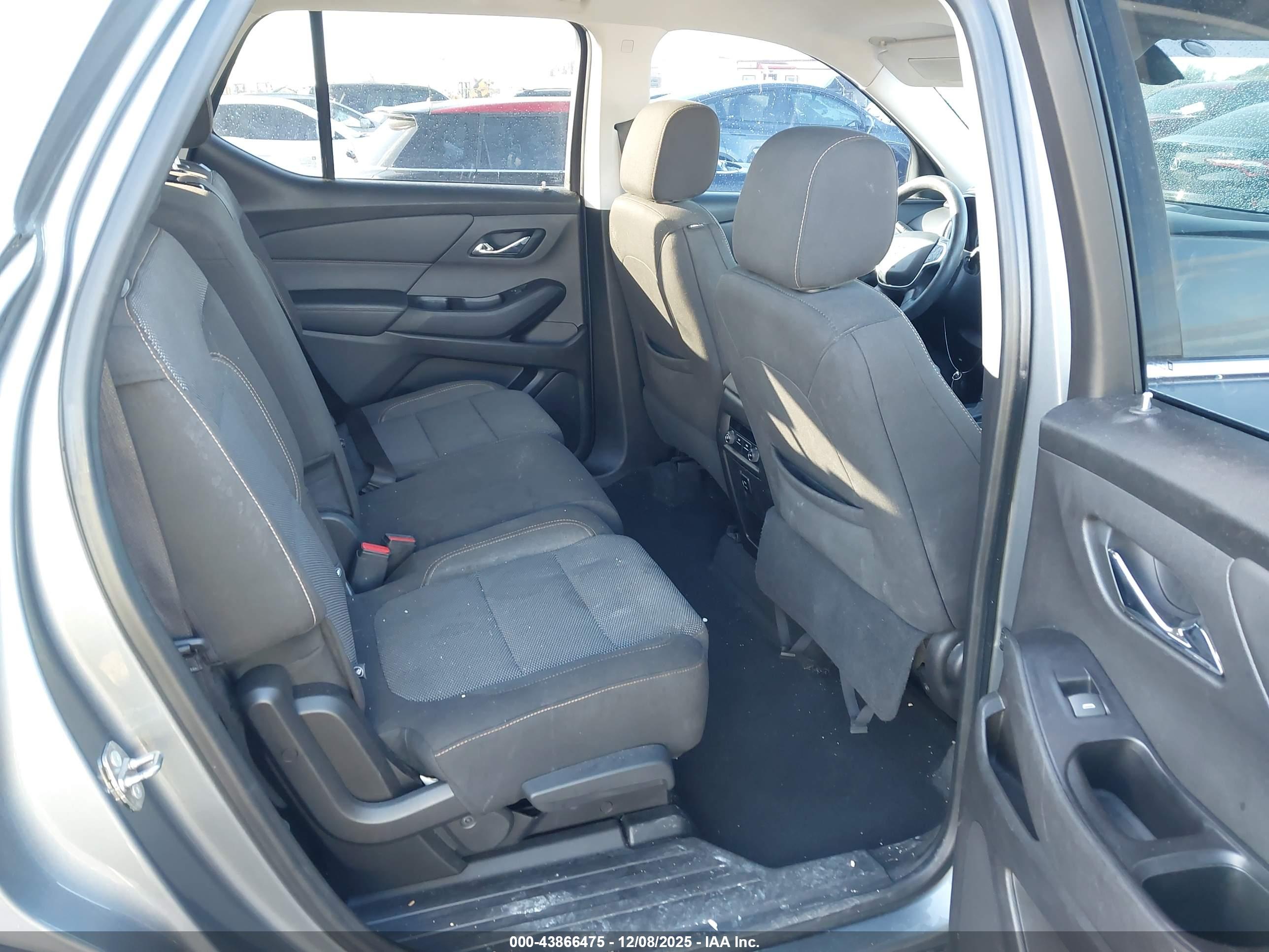 CHEVROLET TRAVERSE image 8