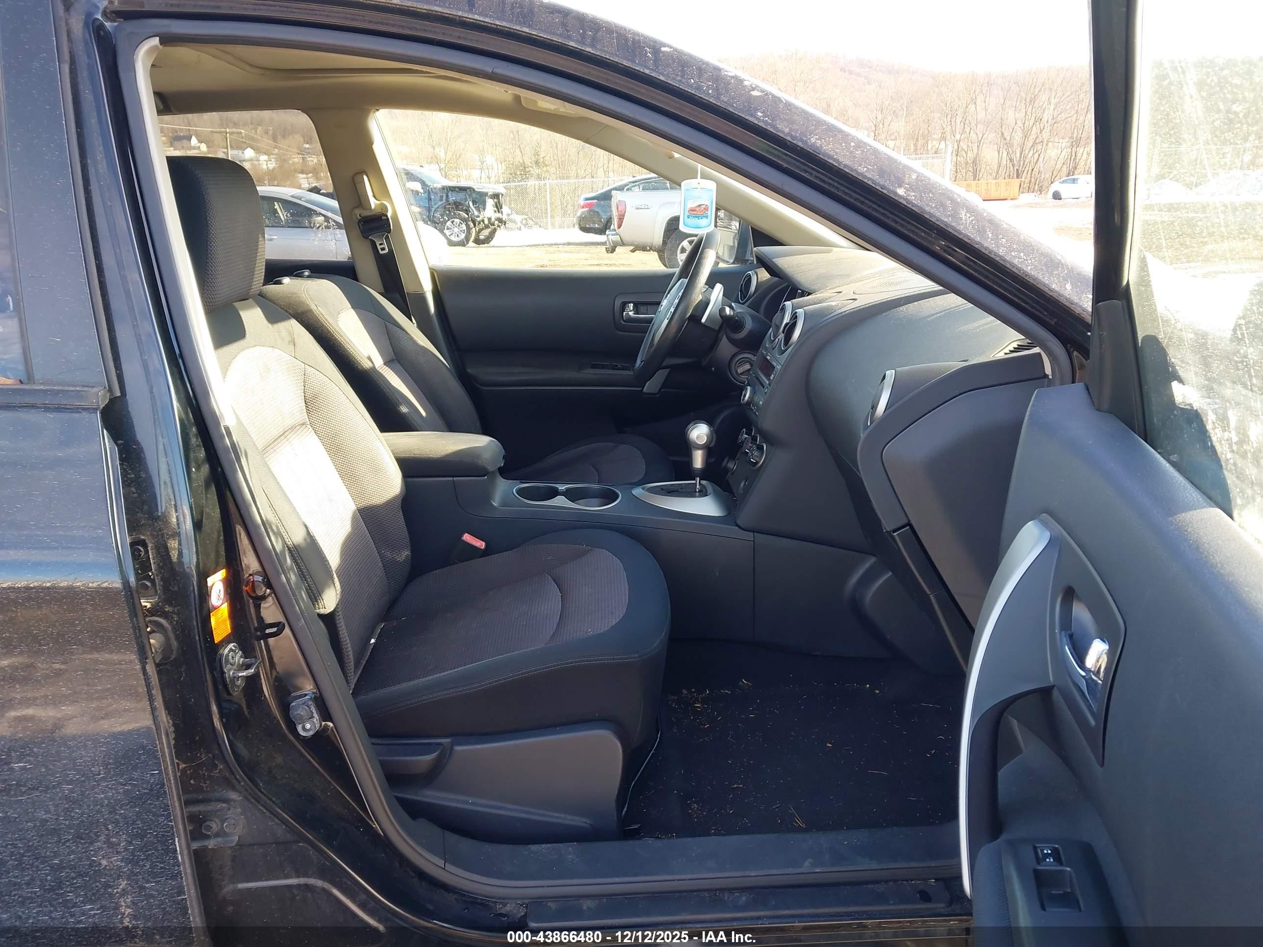 NISSAN ROGUE image 5