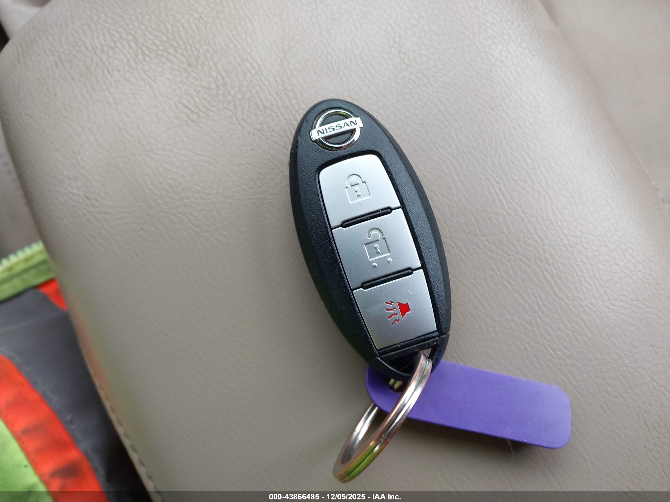 NISSAN ROGUE image 11