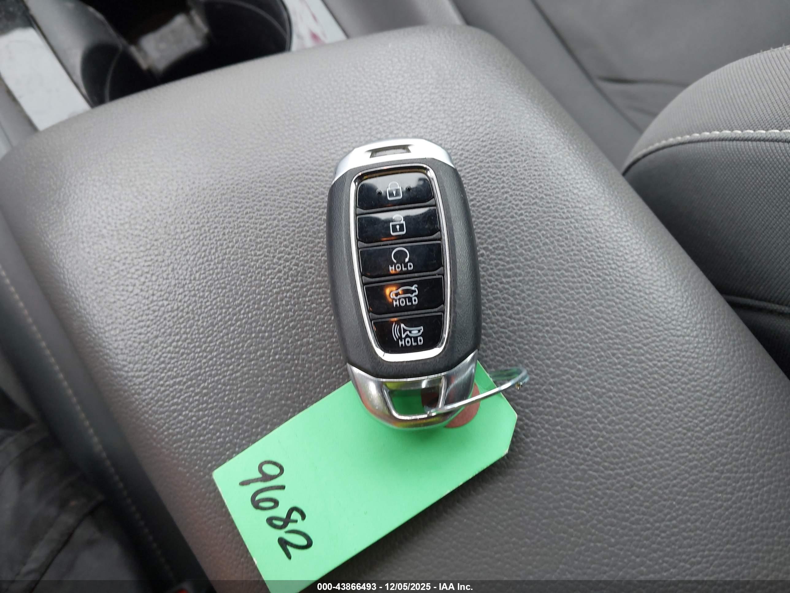HYUNDAI ELANTRA image 11