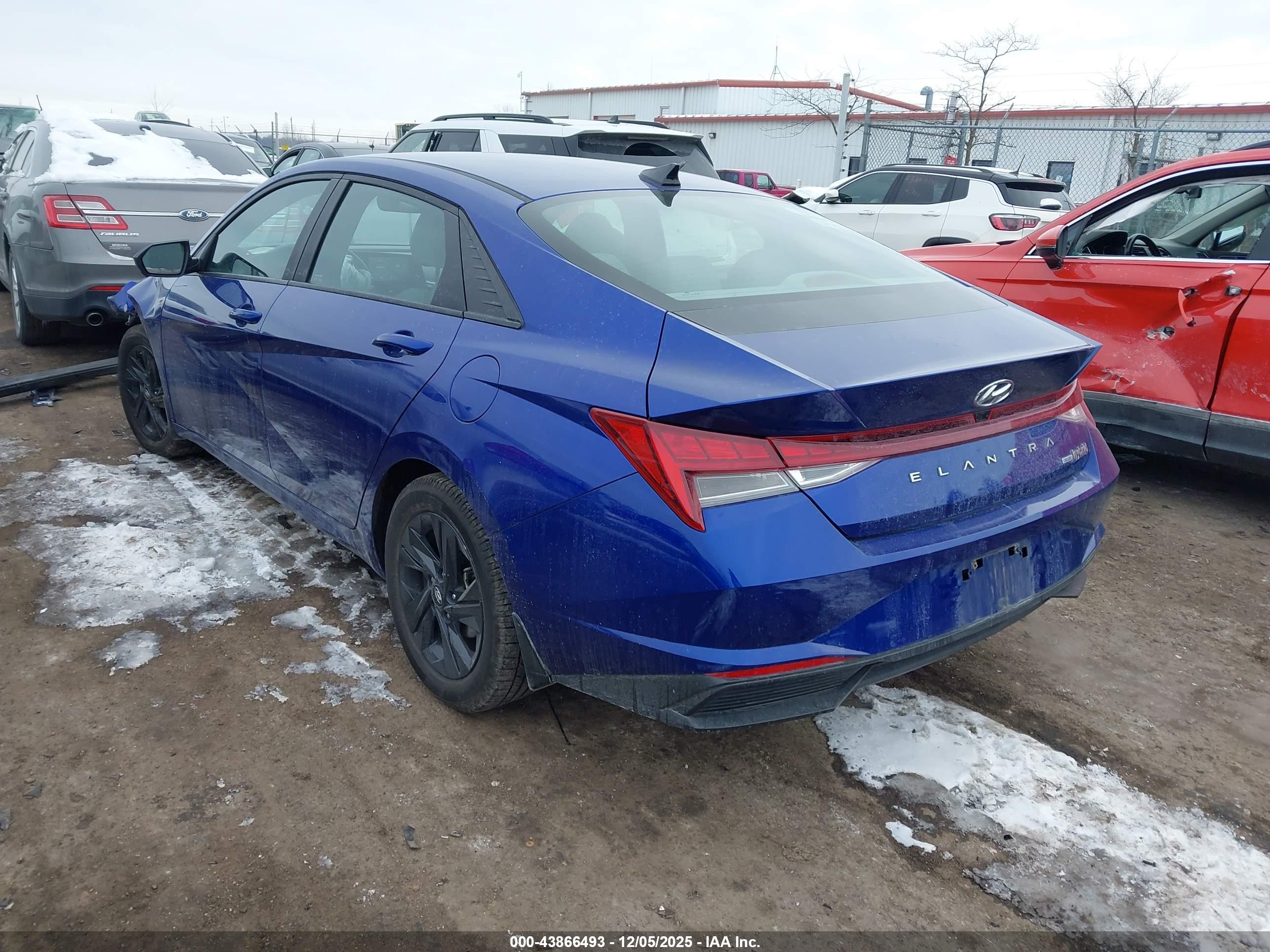 HYUNDAI ELANTRA image 3