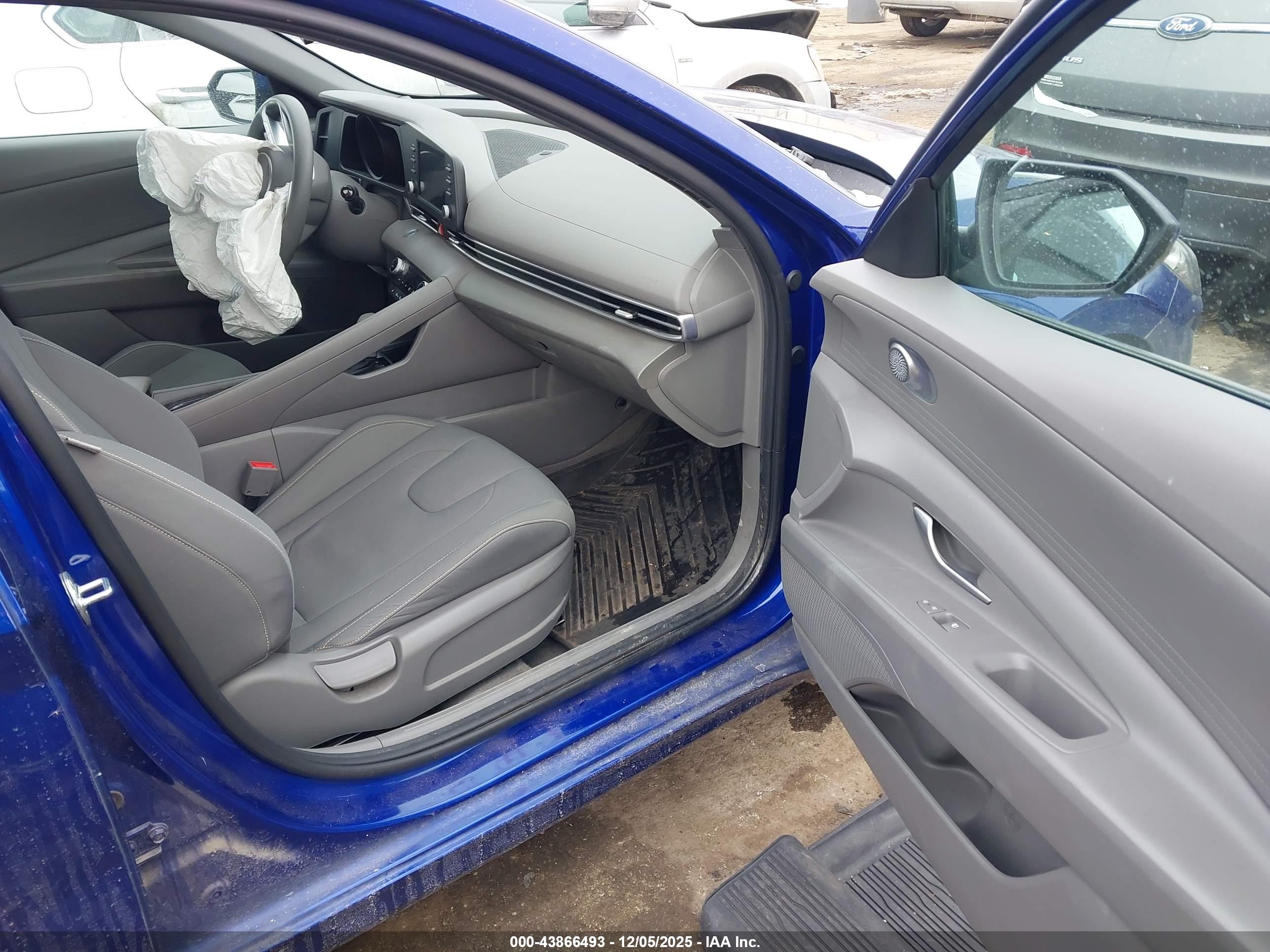 HYUNDAI ELANTRA image 5