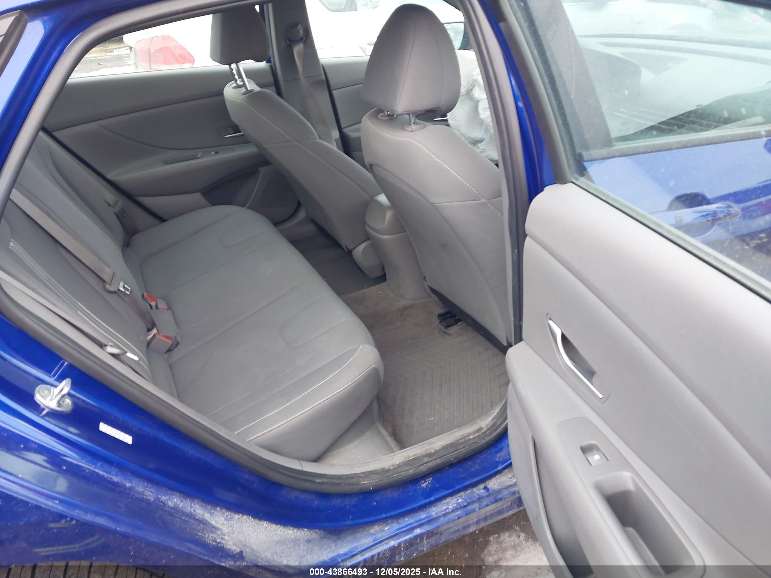 HYUNDAI ELANTRA image 8
