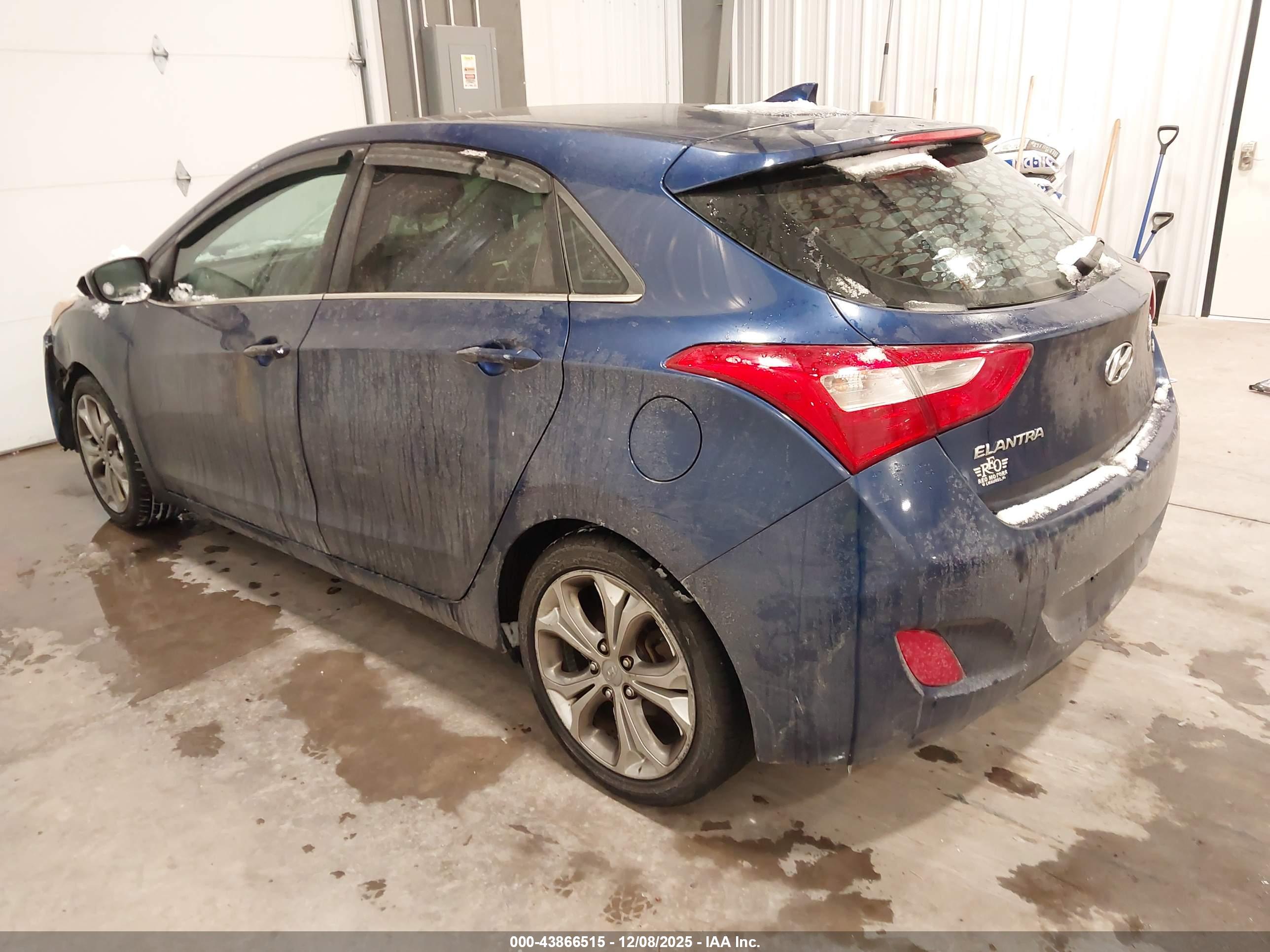 HYUNDAI ELANTRA image 3