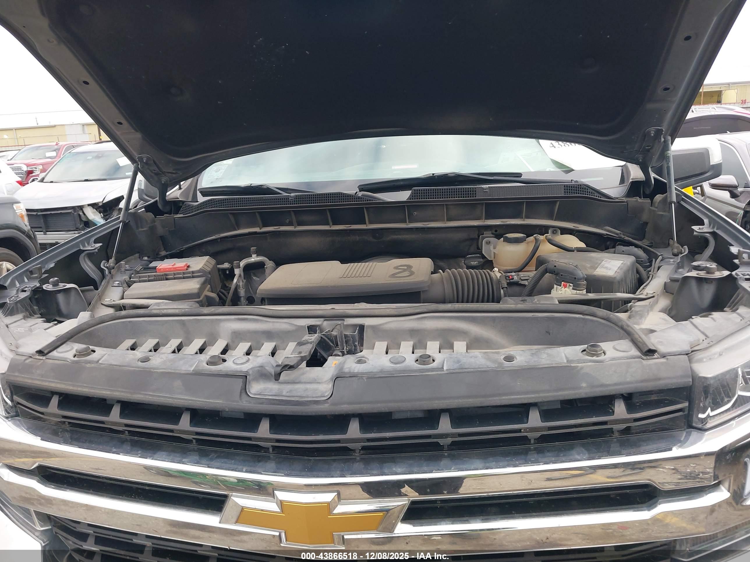 CHEVROLET SILVERADO image 10