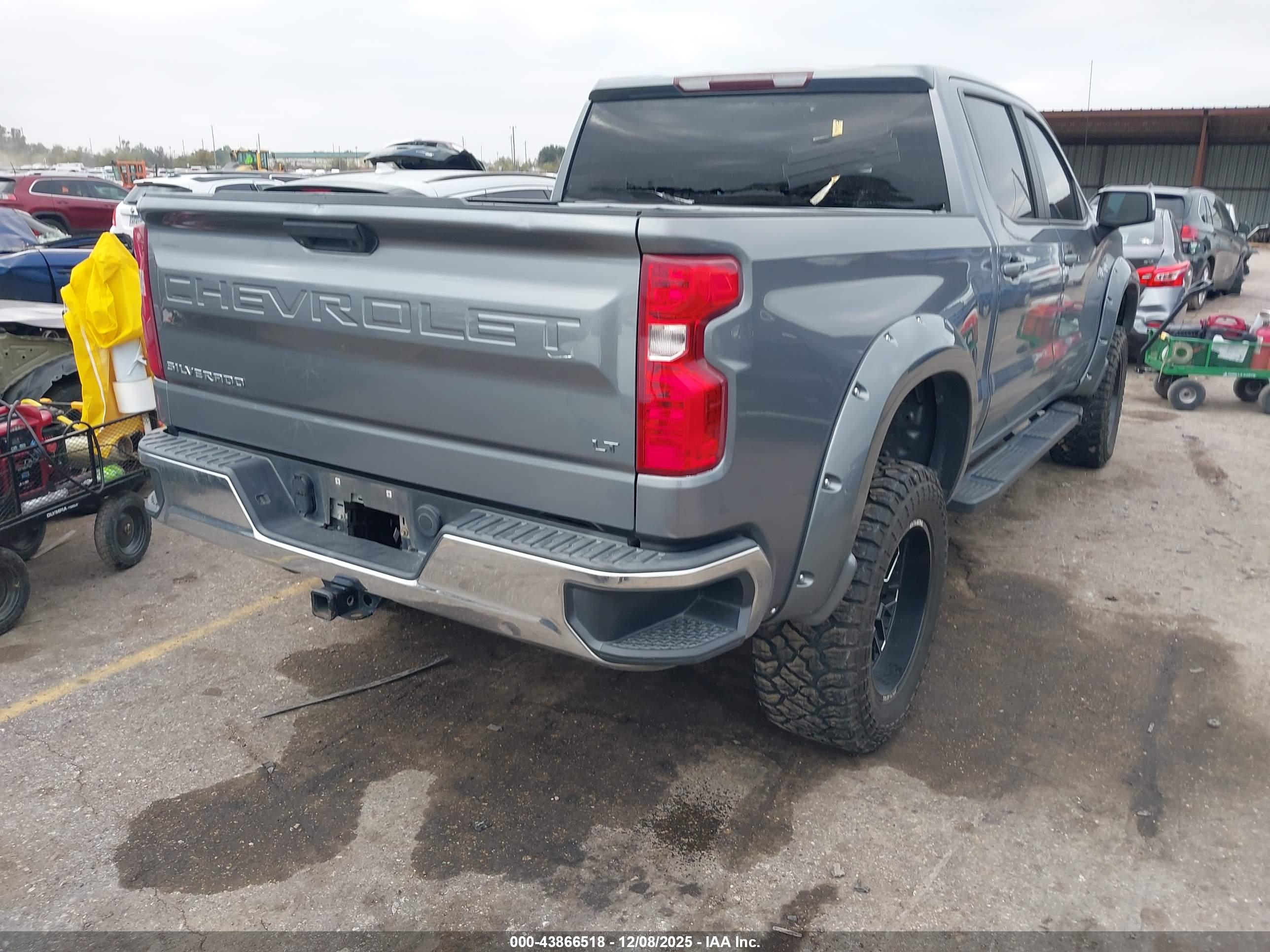 CHEVROLET SILVERADO image 4