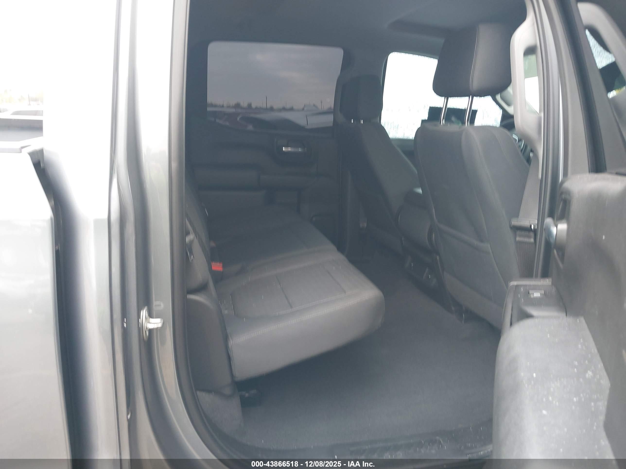 CHEVROLET SILVERADO image 8
