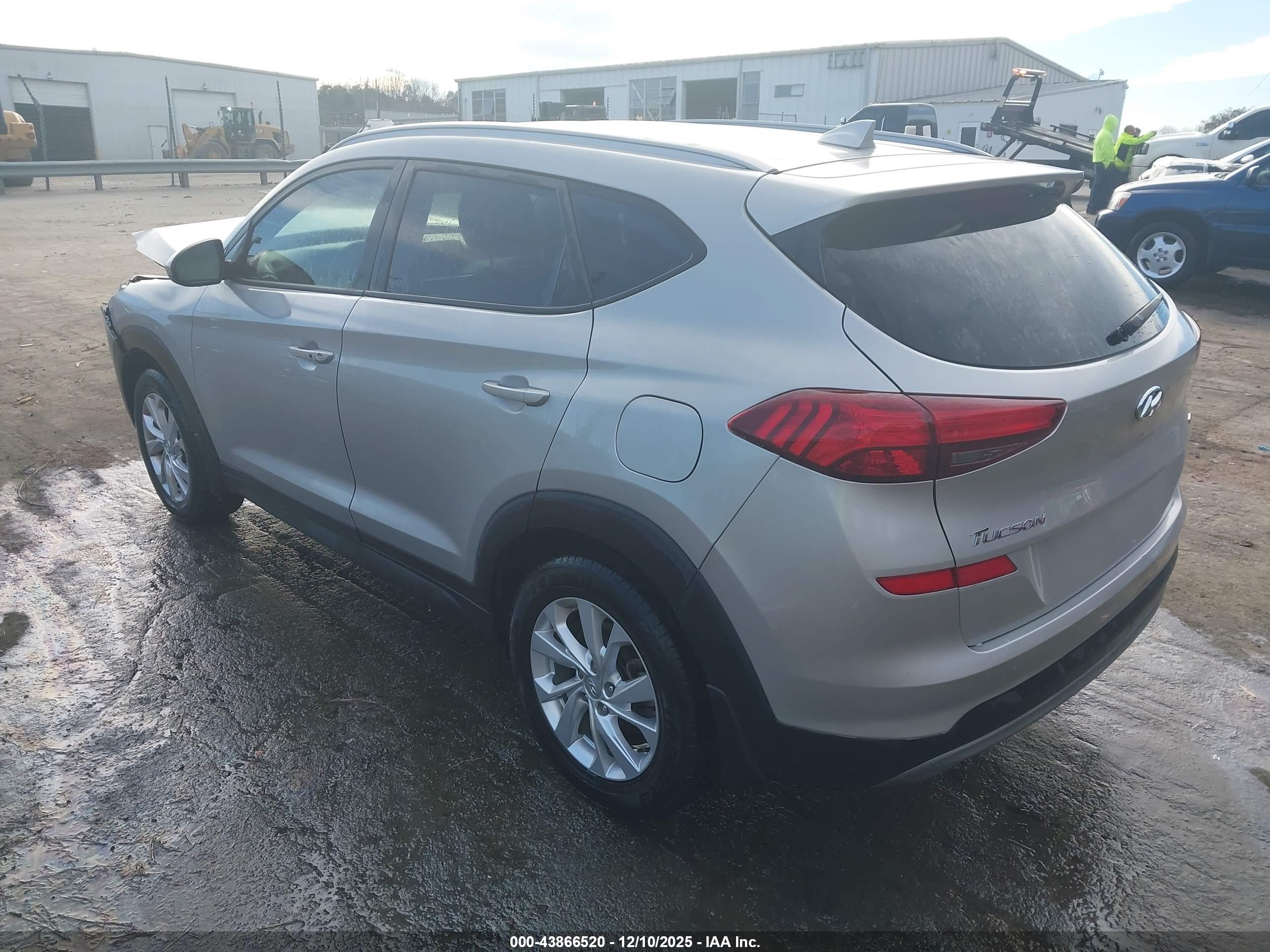 HYUNDAI TUCSON image 3