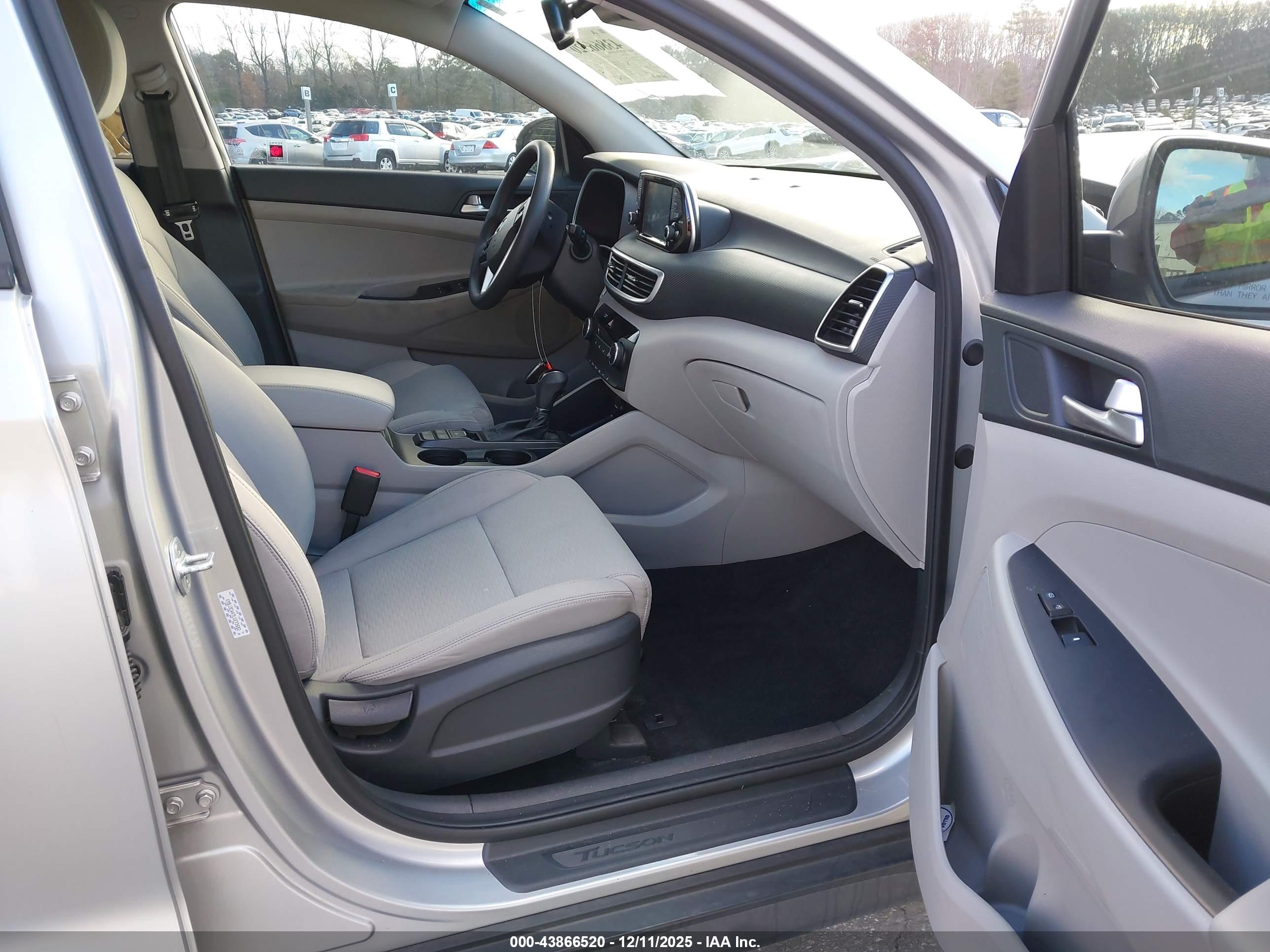 HYUNDAI TUCSON image 5