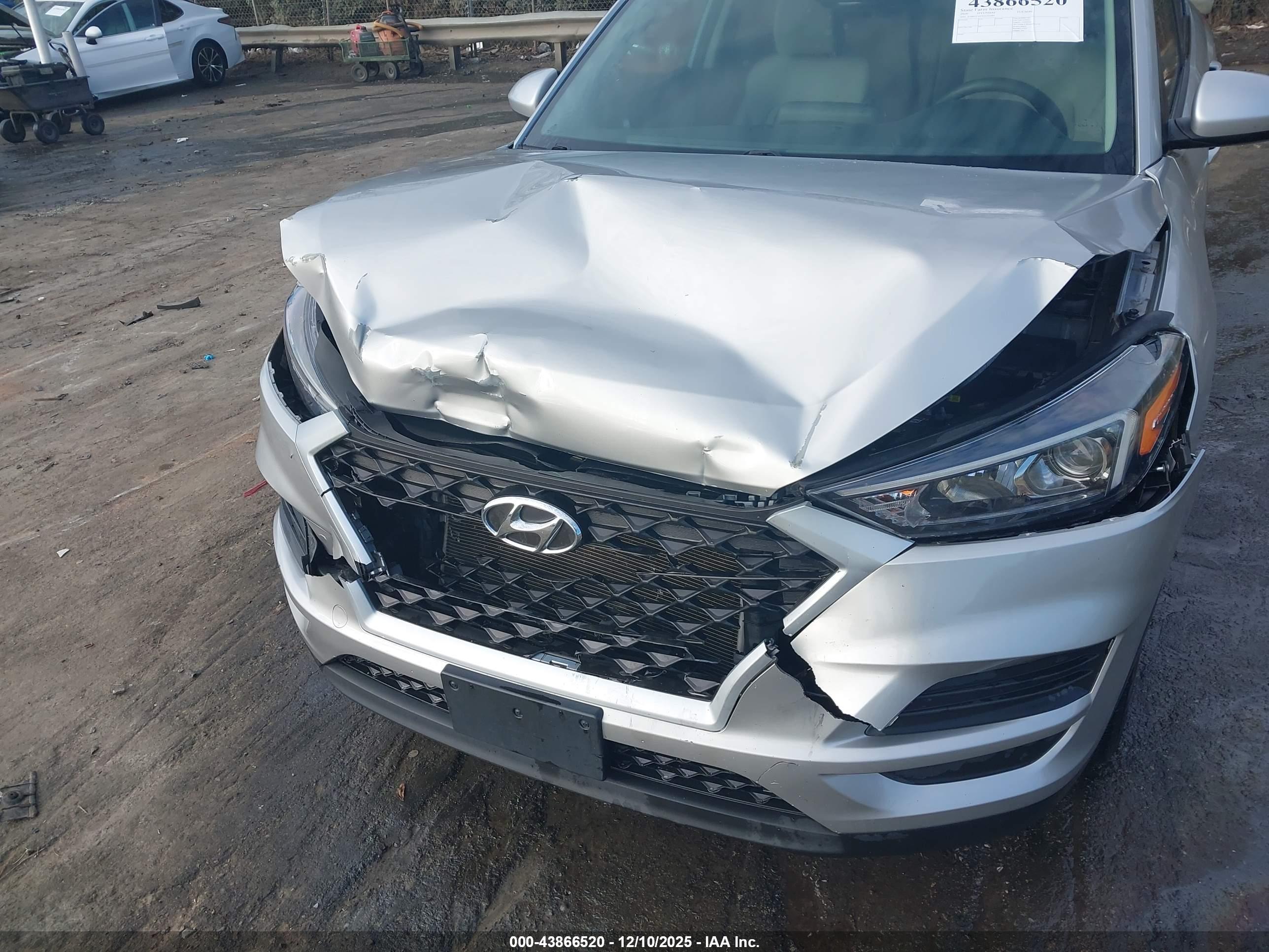 HYUNDAI TUCSON image 6