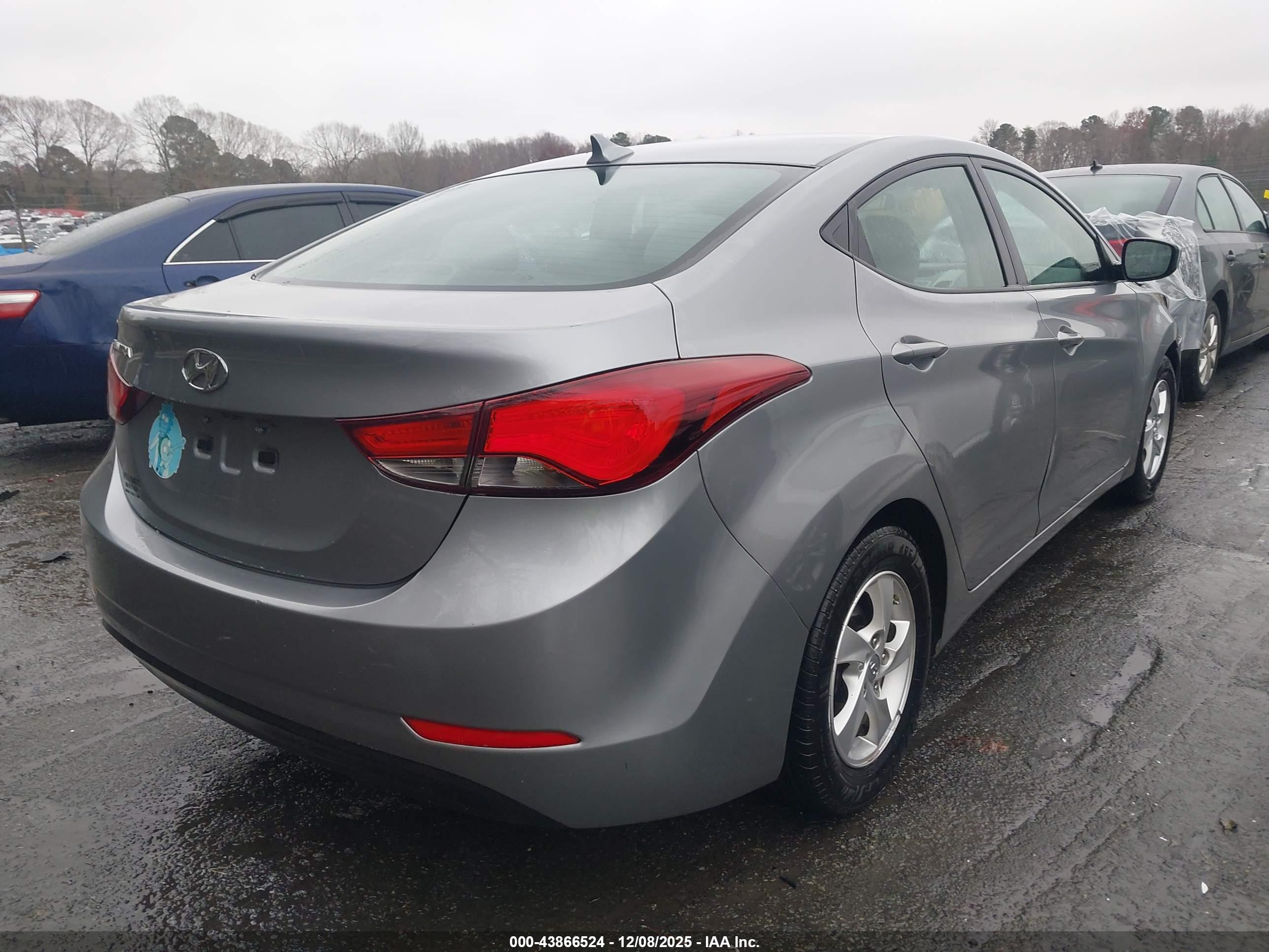 HYUNDAI ELANTRA image 4