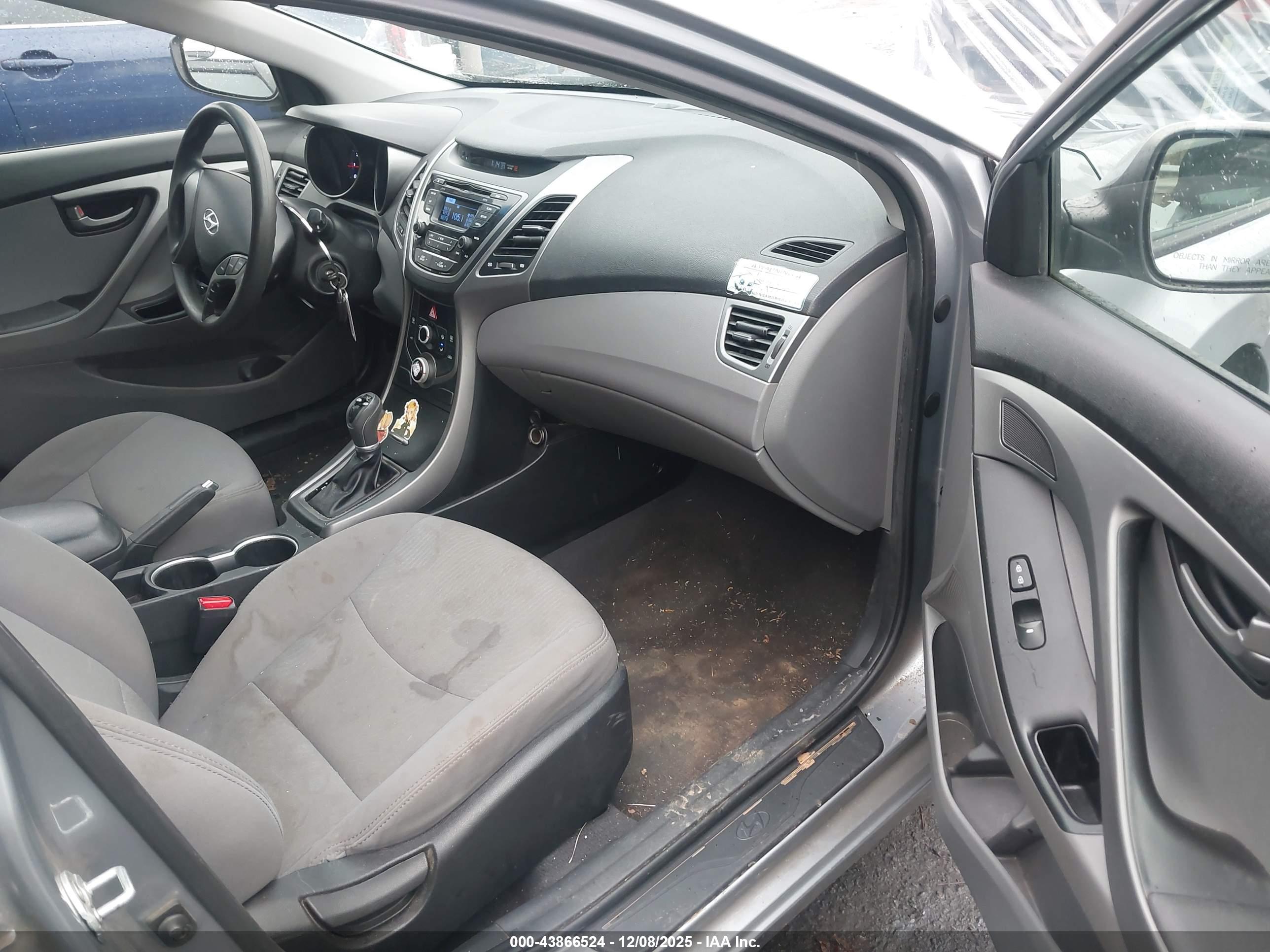 HYUNDAI ELANTRA image 5