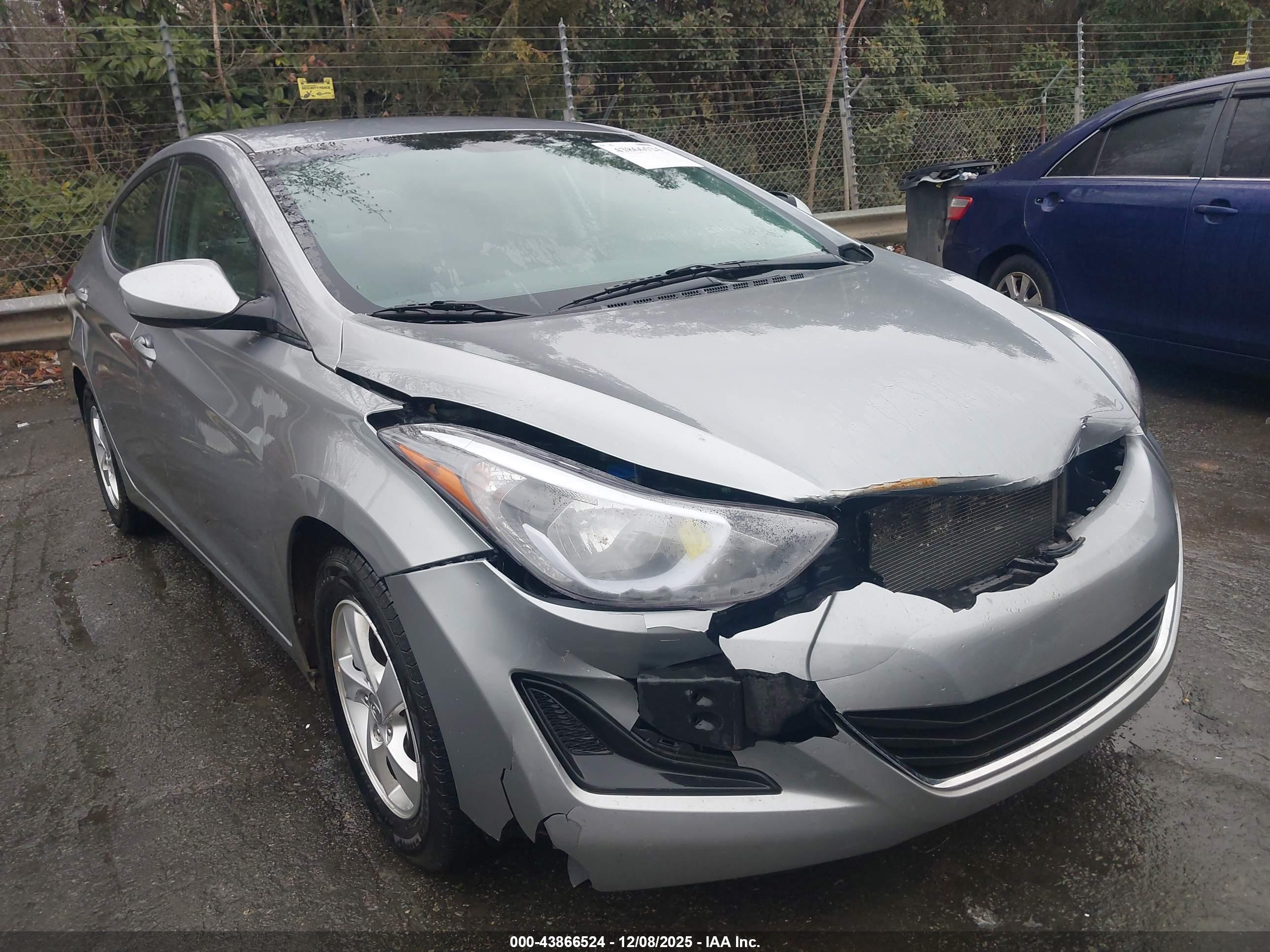 HYUNDAI ELANTRA image 6
