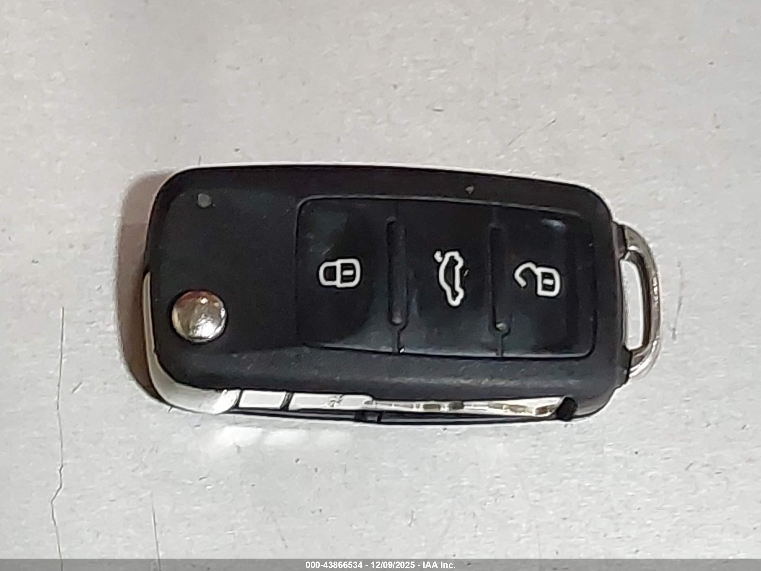 VOLKSWAGEN PASSAT image 11