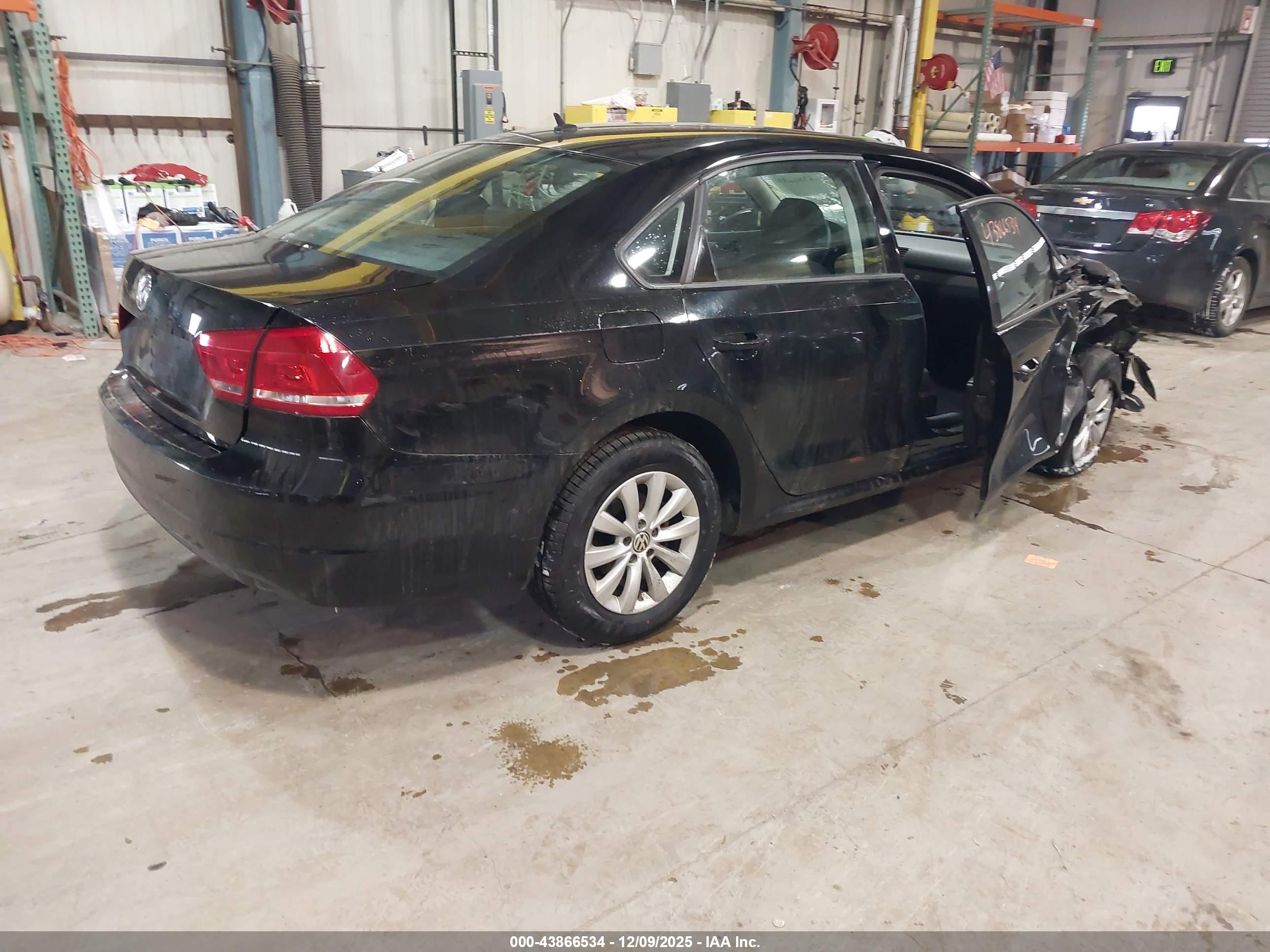 VOLKSWAGEN PASSAT image 4
