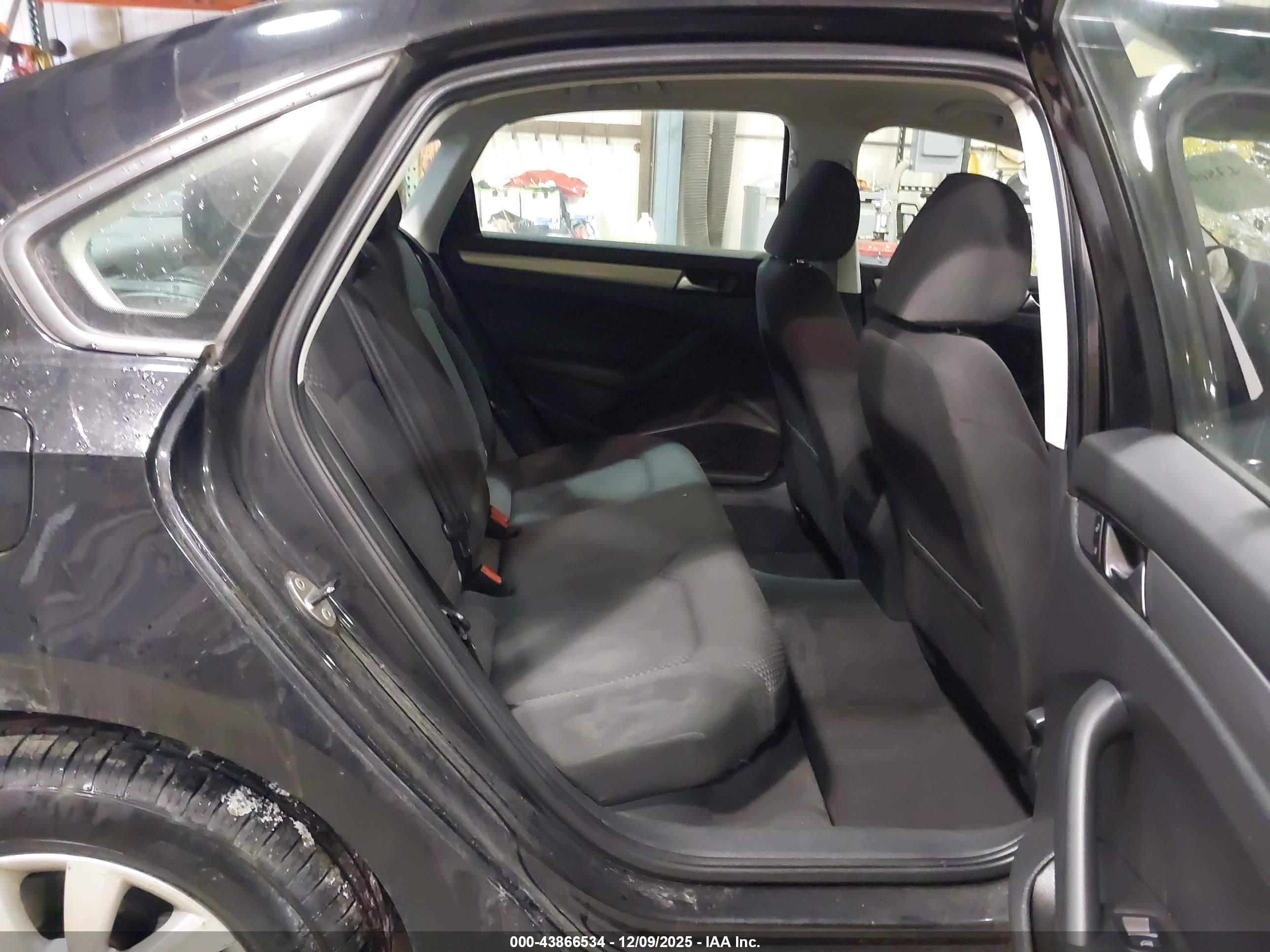 VOLKSWAGEN PASSAT image 8