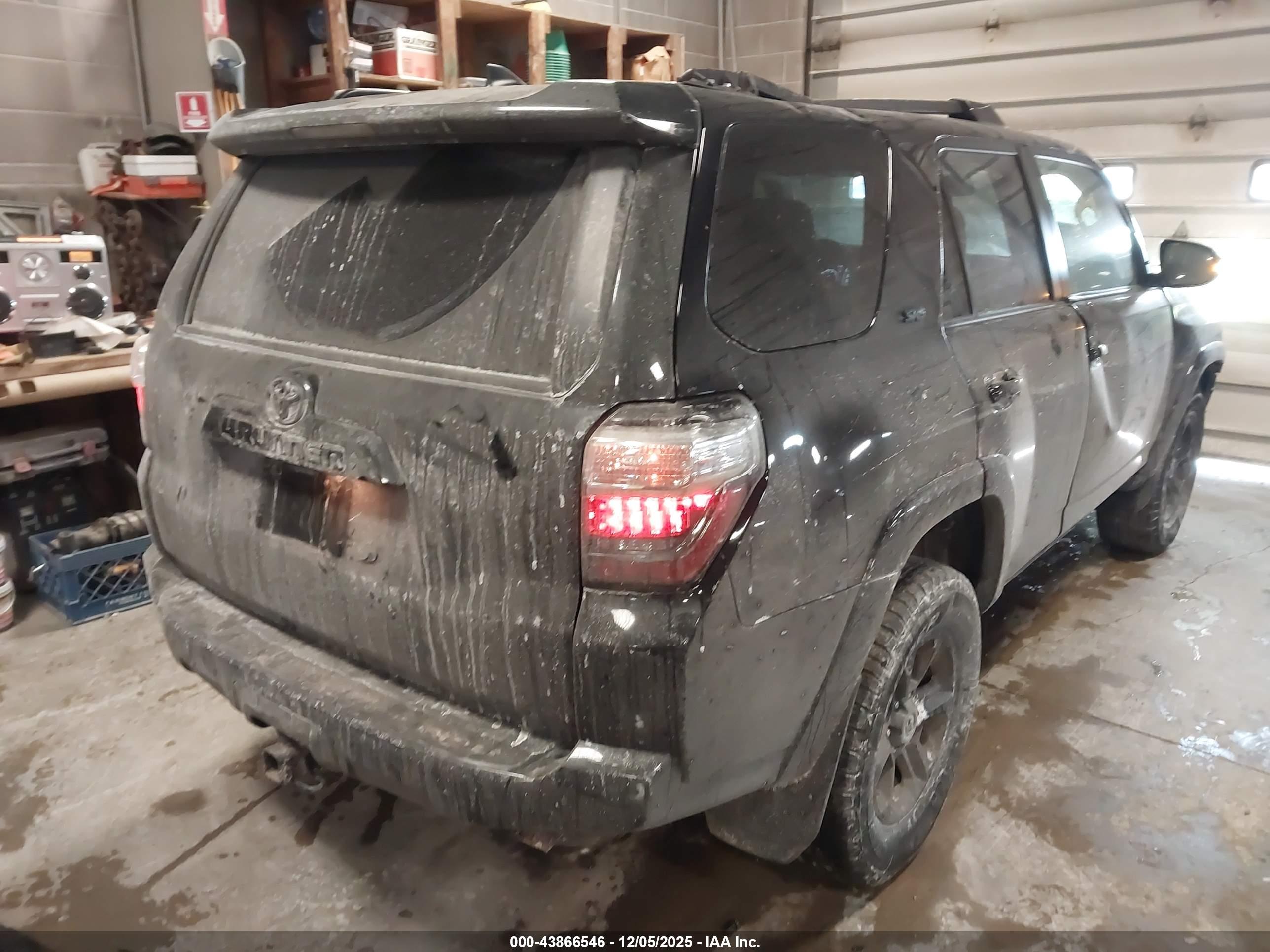 TOYOTA 4RUNNER image 4