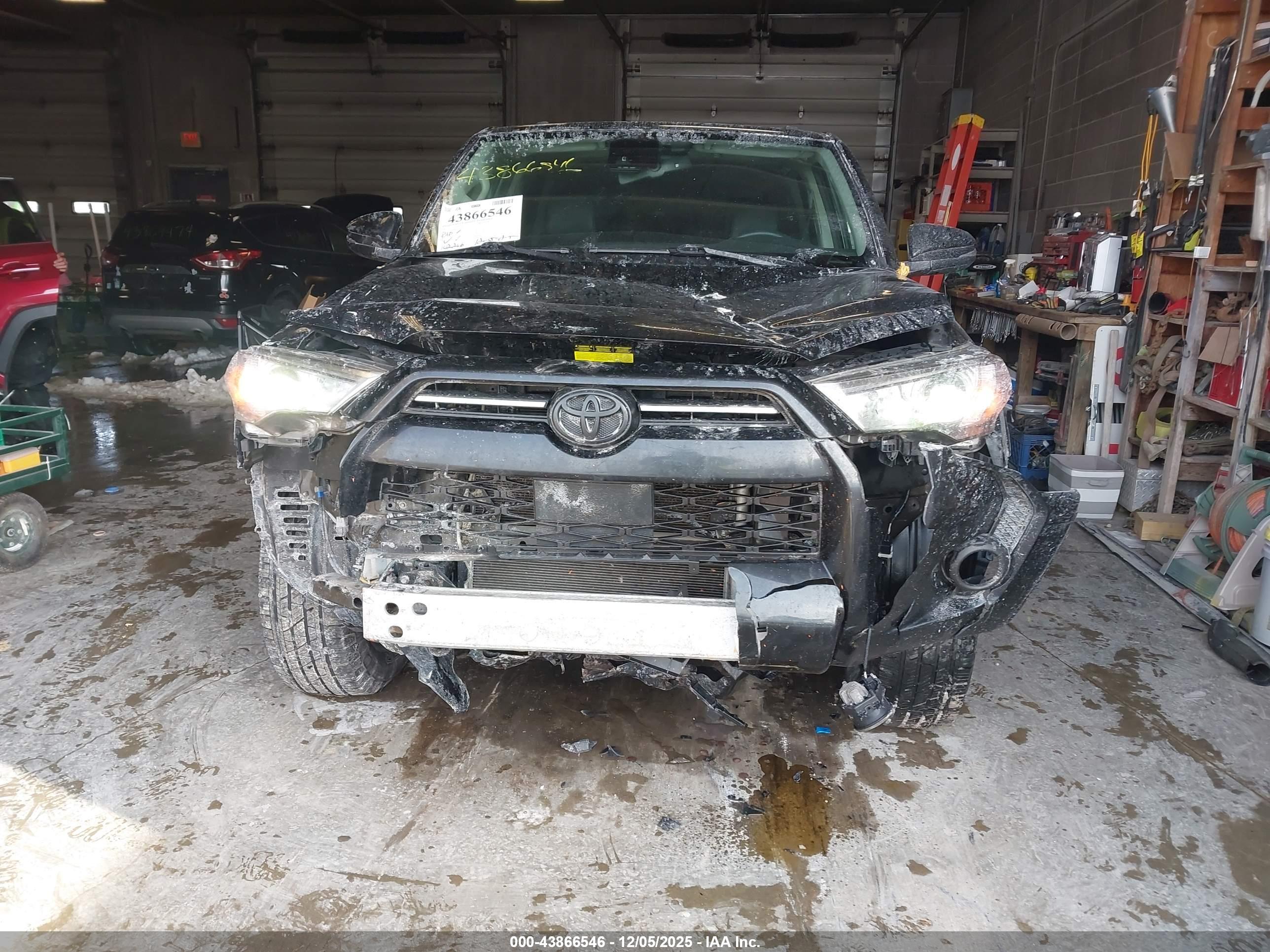 TOYOTA 4RUNNER image 6