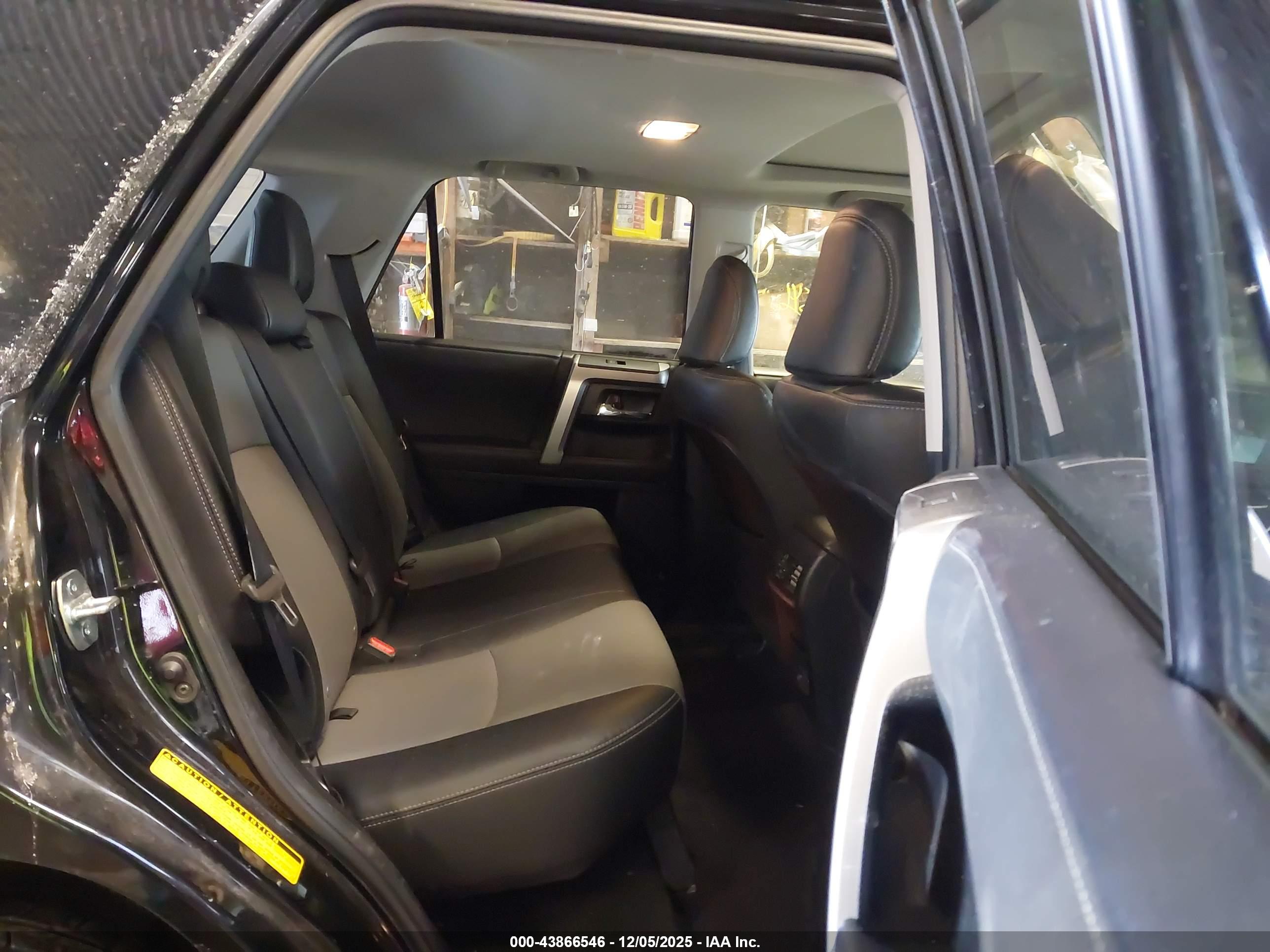 TOYOTA 4RUNNER image 8