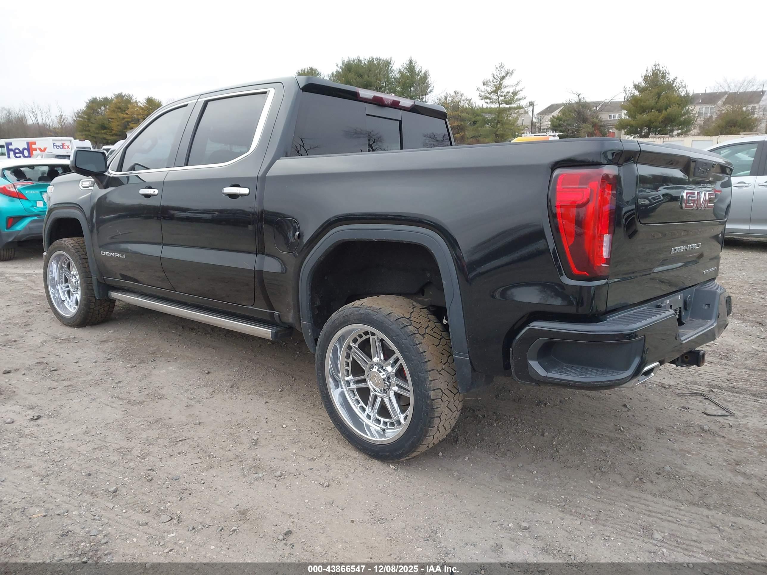 GMC SIERRA image 3
