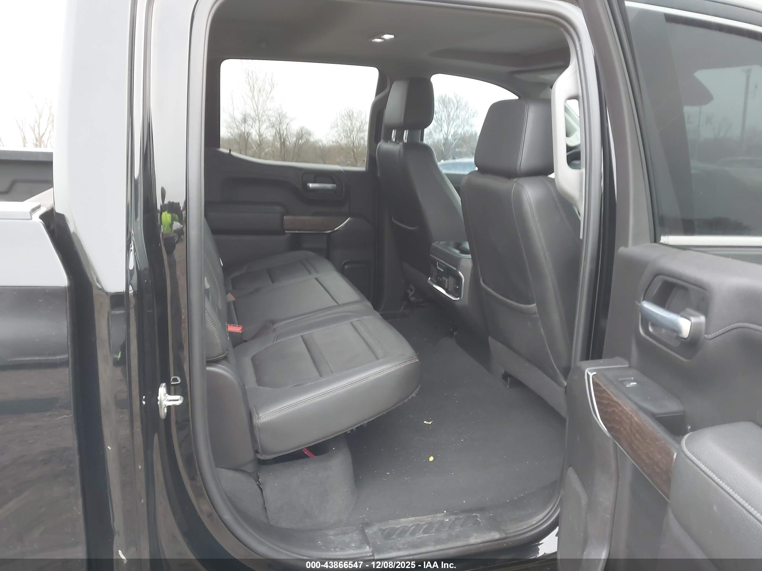 GMC SIERRA image 8