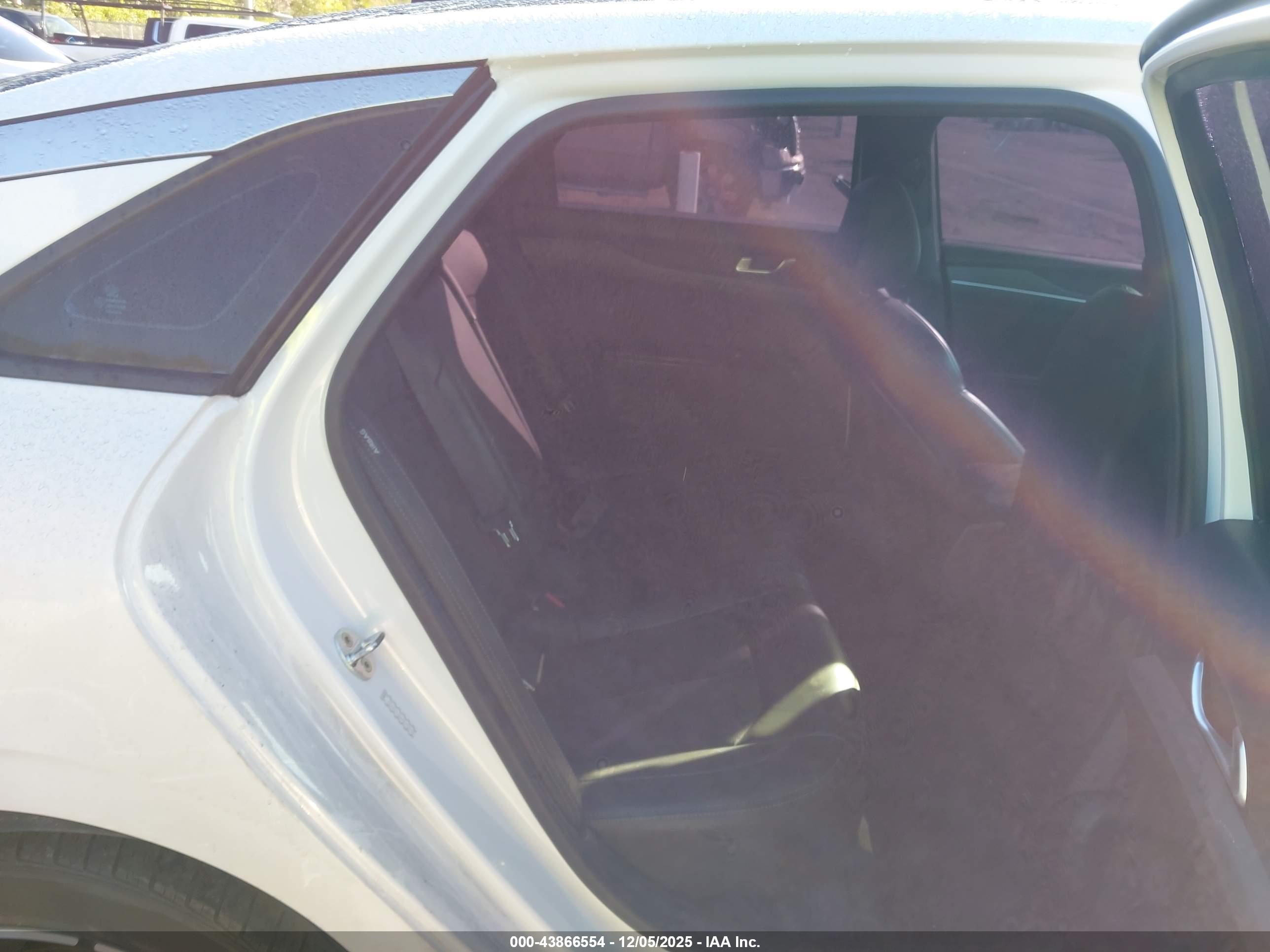 KIA K5 image 8