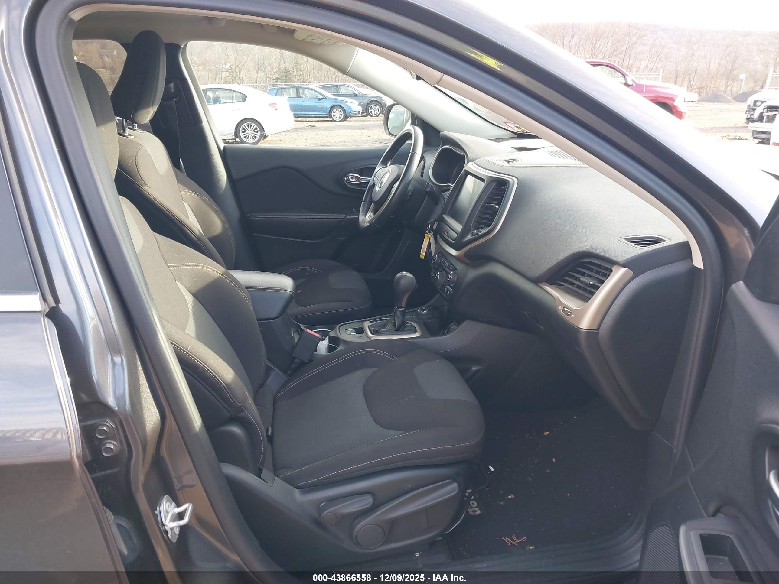 JEEP CHEROKEE image 5