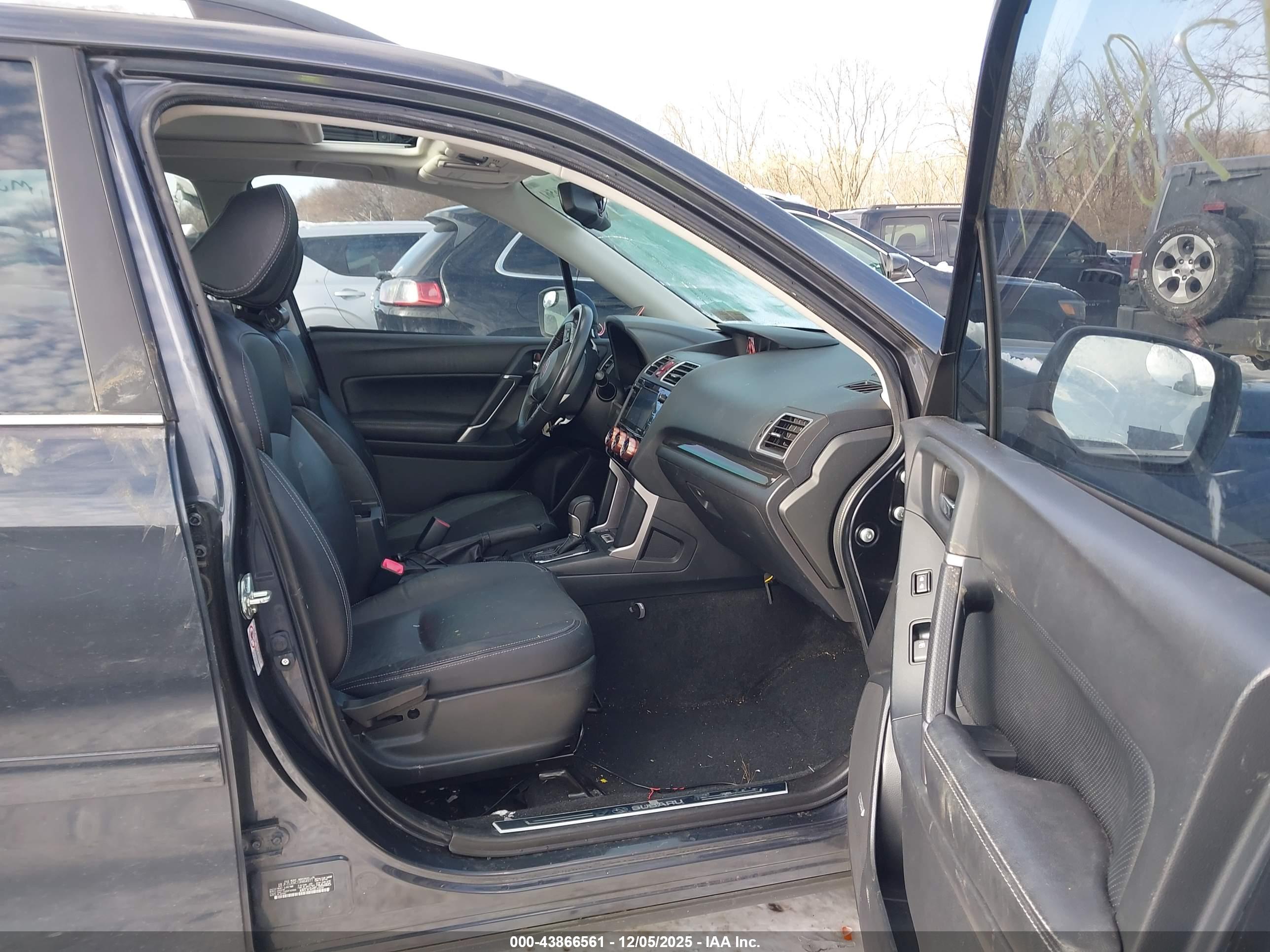 SUBARU FORESTER image 5