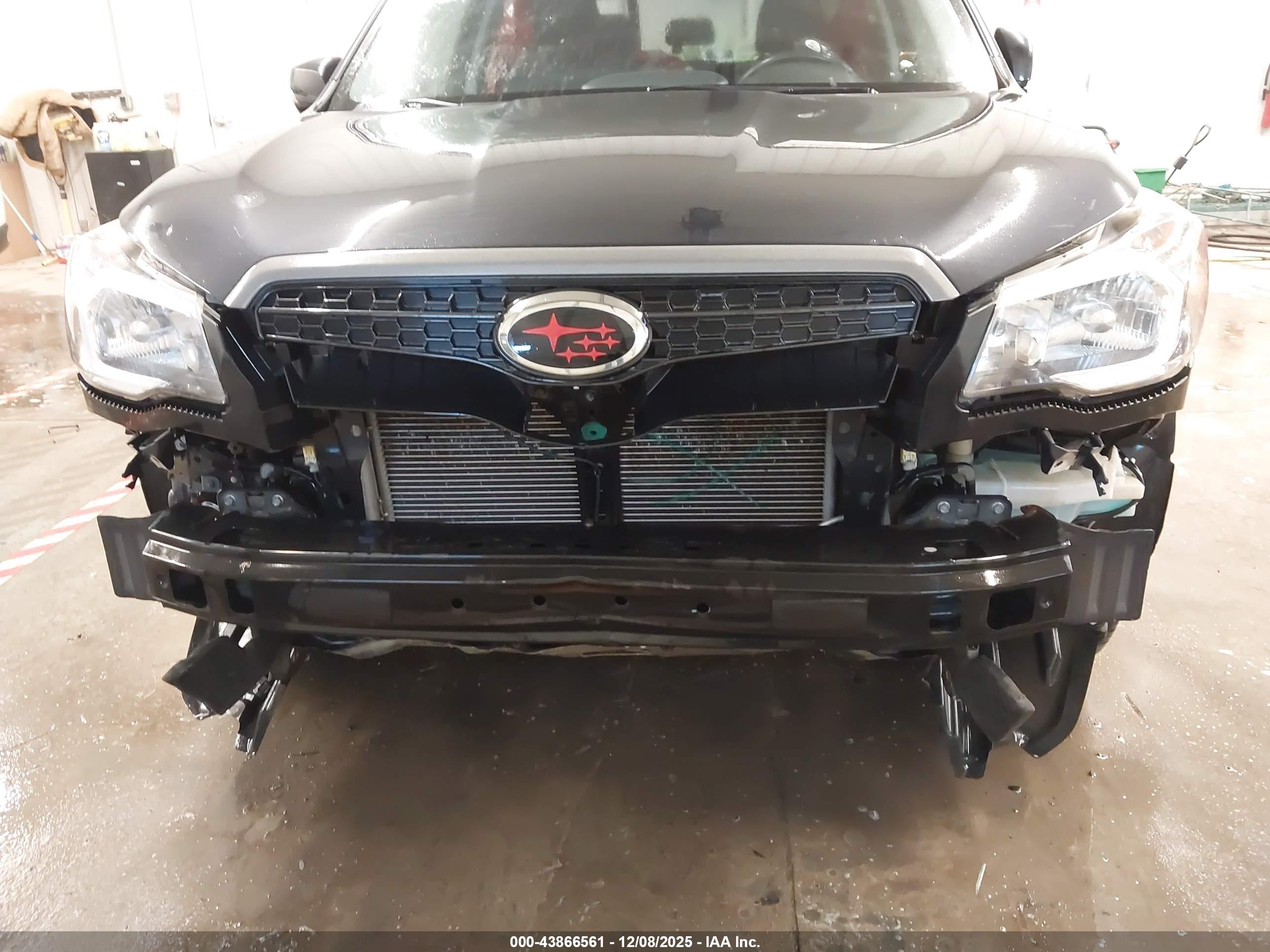 SUBARU FORESTER image 6