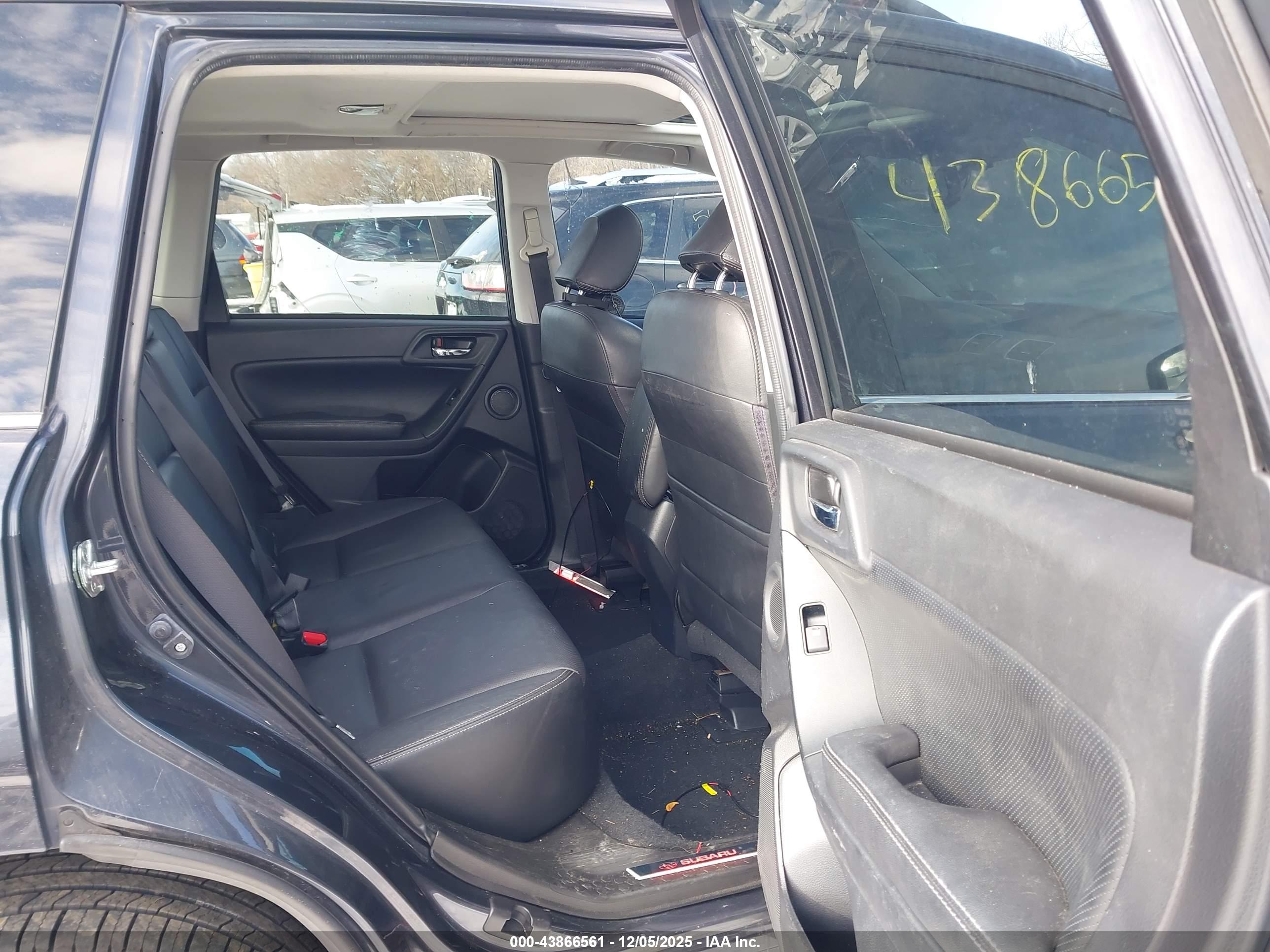 SUBARU FORESTER image 8