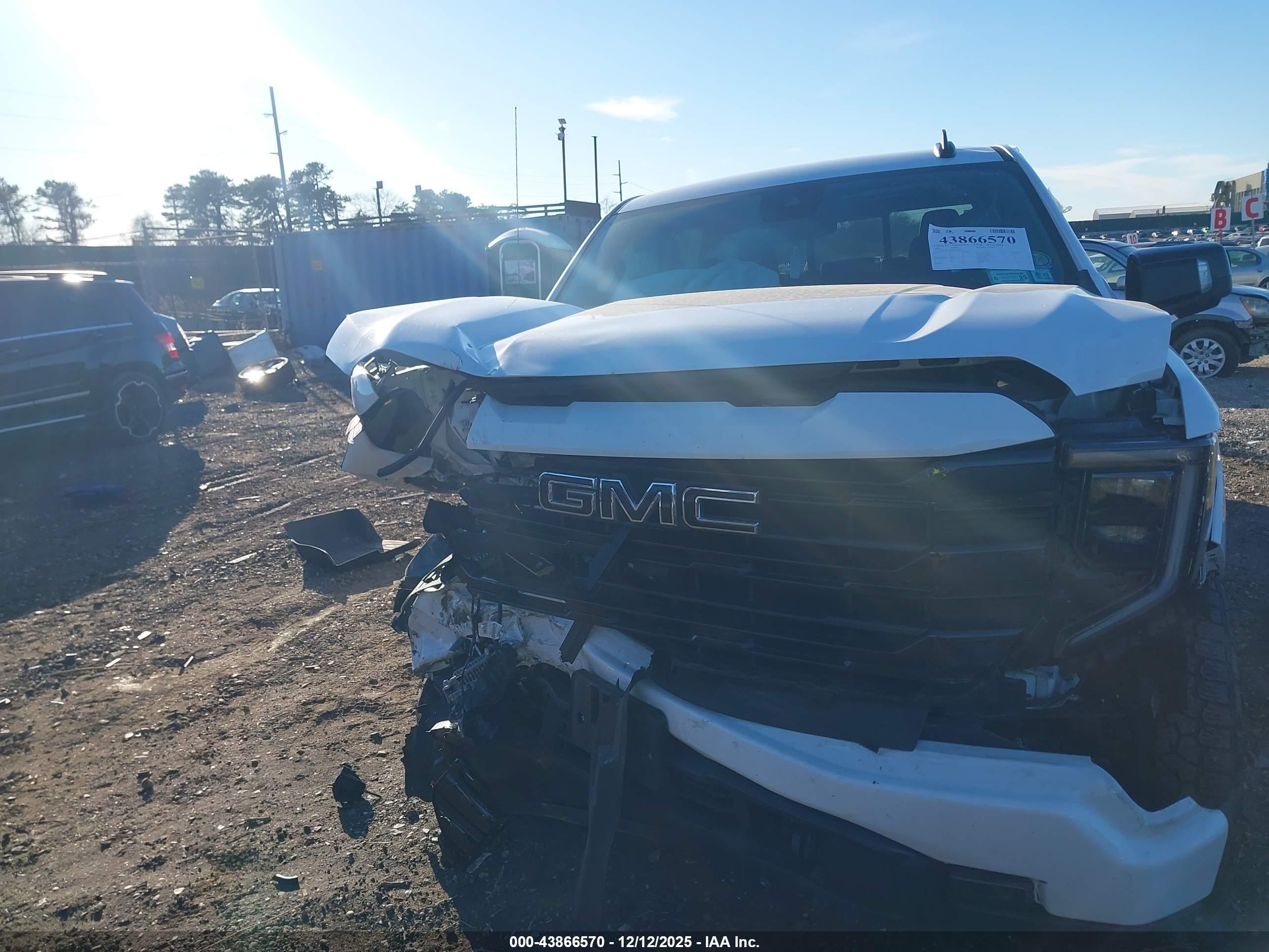 GMC SIERRA image 10