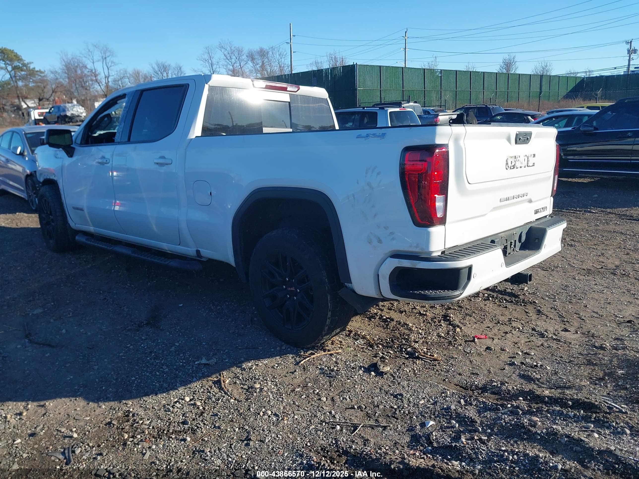 GMC SIERRA image 3