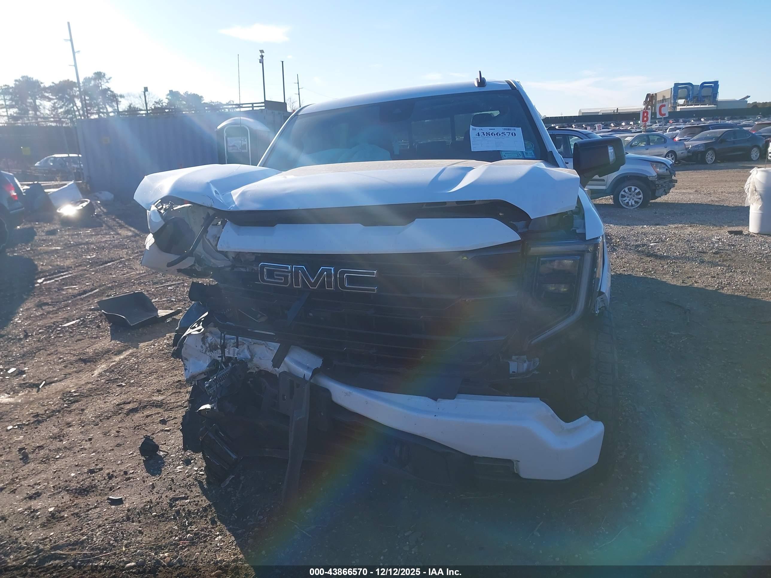 GMC SIERRA image 6