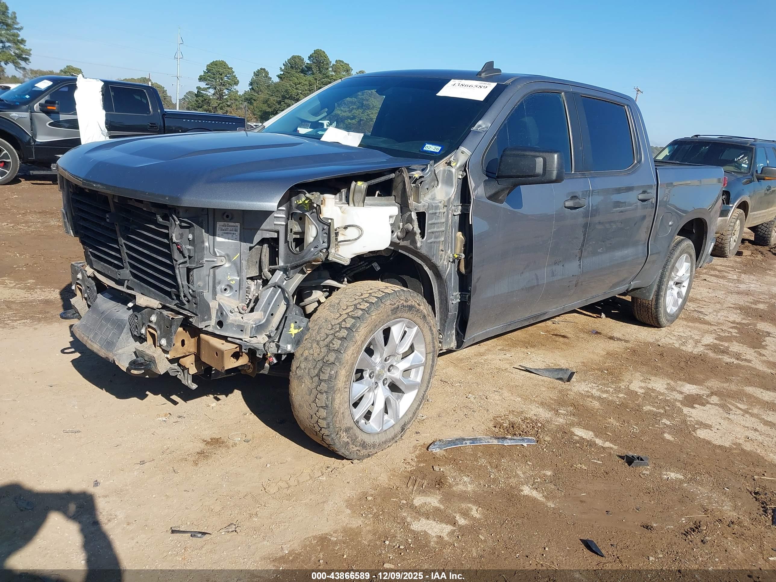 CHEVROLET SILVERADO image 2