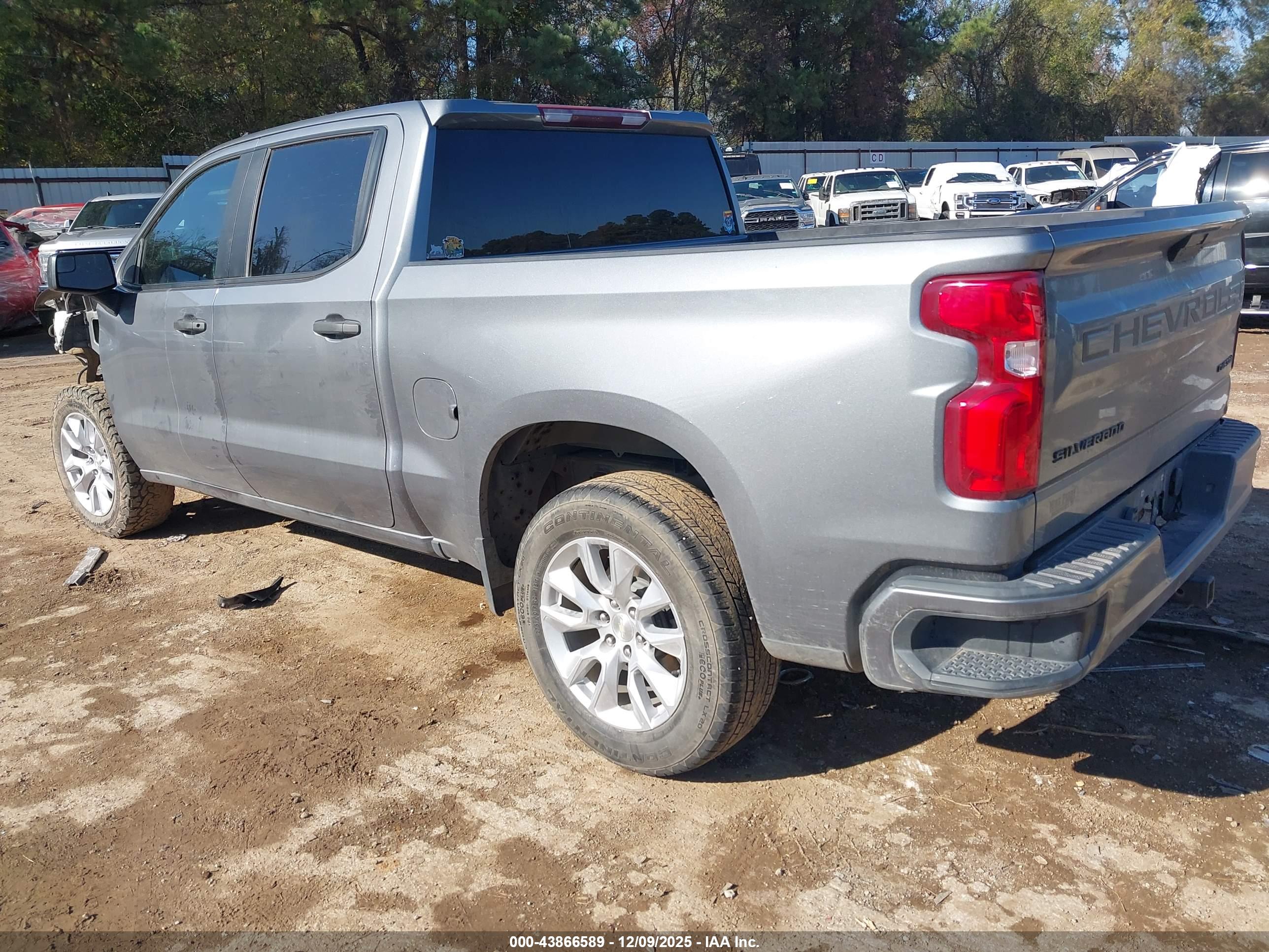 CHEVROLET SILVERADO image 3