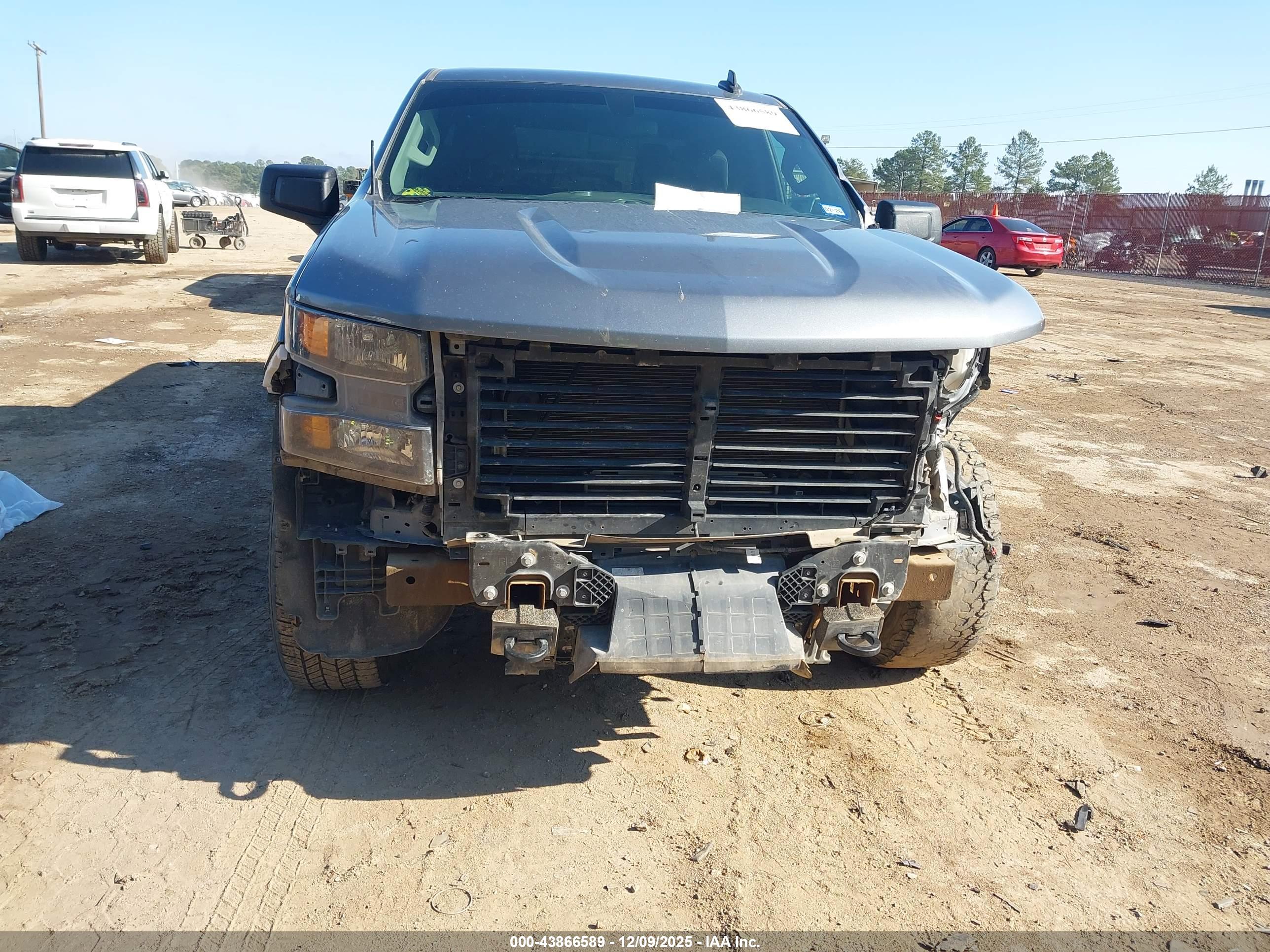 CHEVROLET SILVERADO image 6